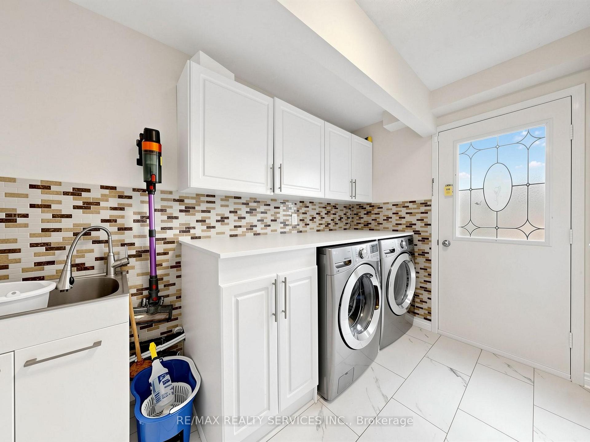 Photo 21 of 30 Mcgillivary Crescent, Brampton, Central Park — HOMEH