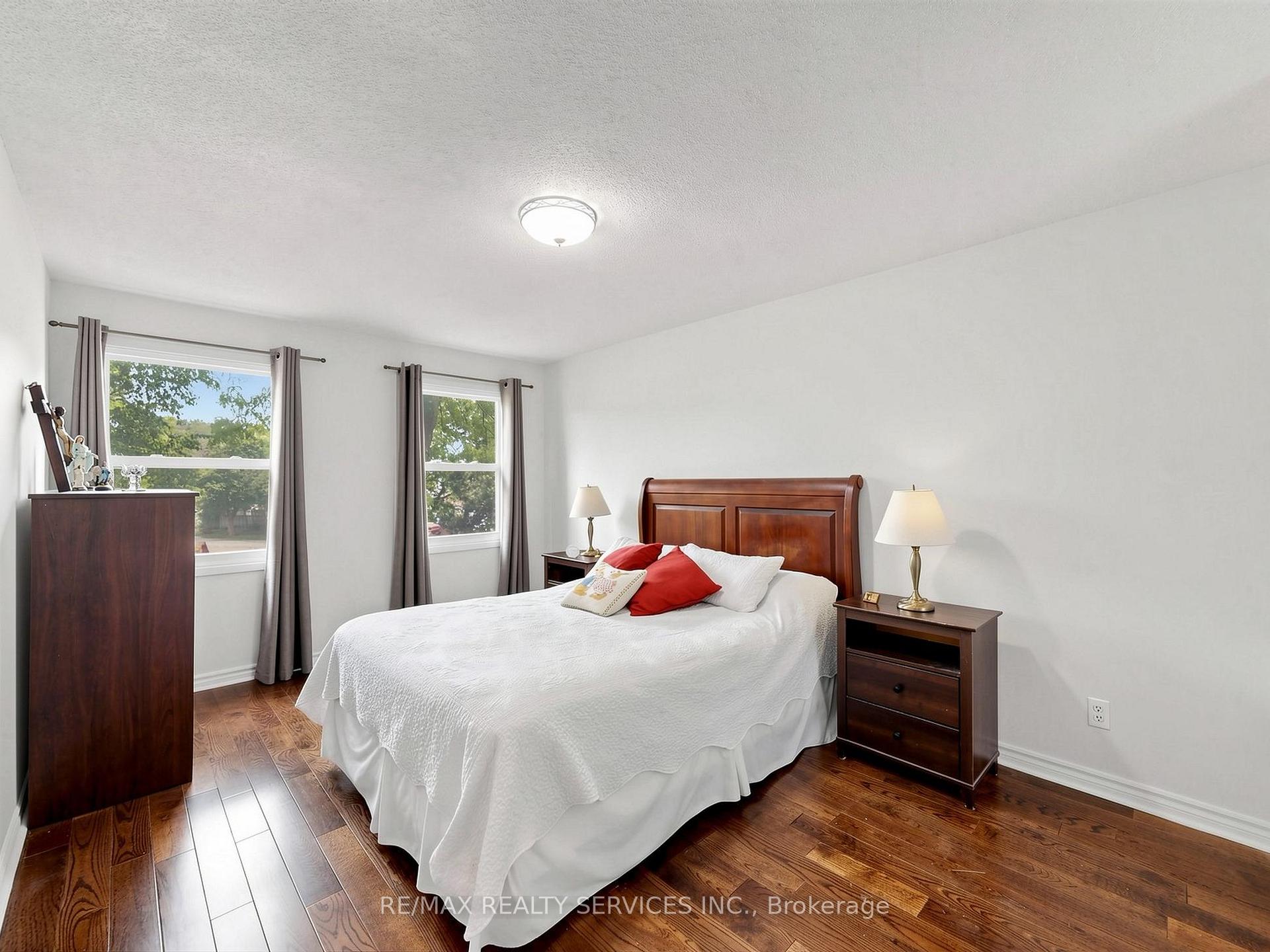 Photo 23 of 30 Mcgillivary Crescent, Brampton, Central Park — HOMEH