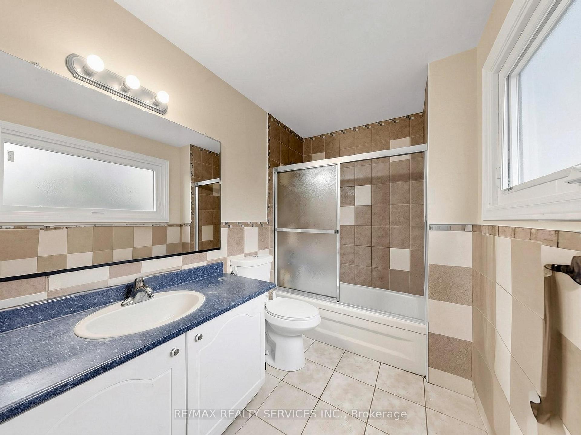 Photo 27 of 30 Mcgillivary Crescent, Brampton, Central Park — HOMEH