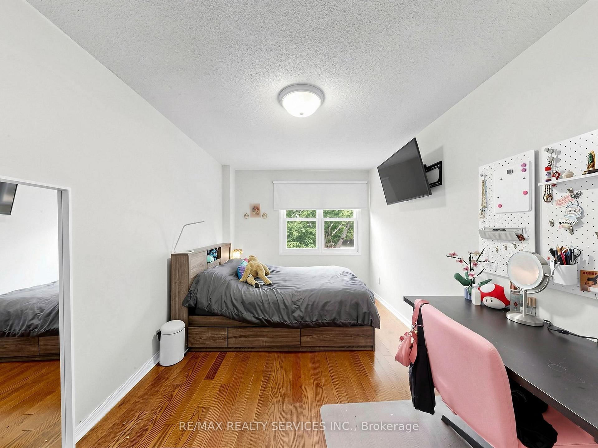 Photo 29 of 30 Mcgillivary Crescent, Brampton, Central Park — HOMEH