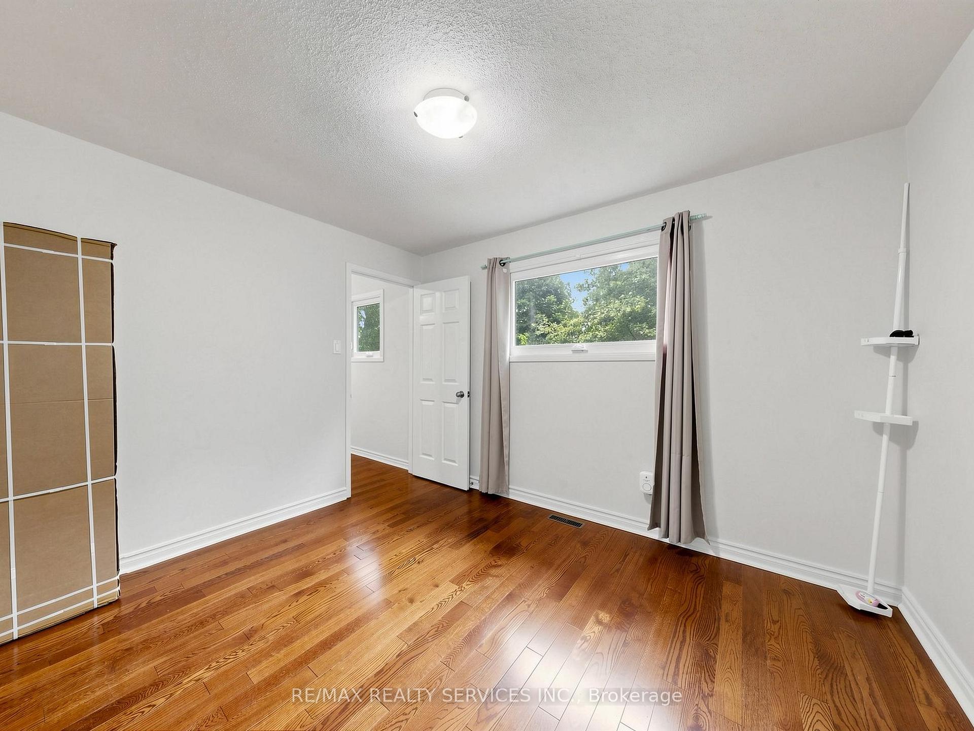 Photo 31 of 30 Mcgillivary Crescent, Brampton, Central Park — HOMEH