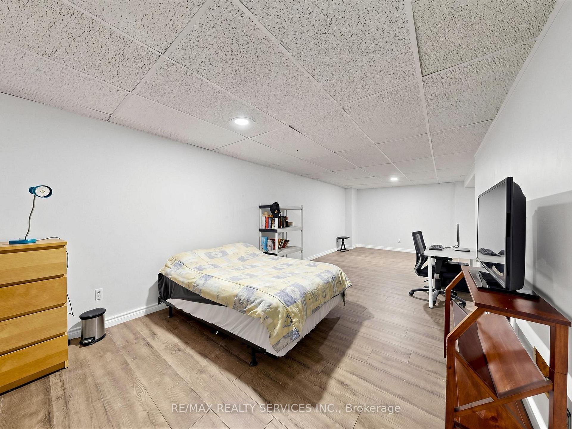 Photo 39 of 30 Mcgillivary Crescent, Brampton, Central Park — HOMEH