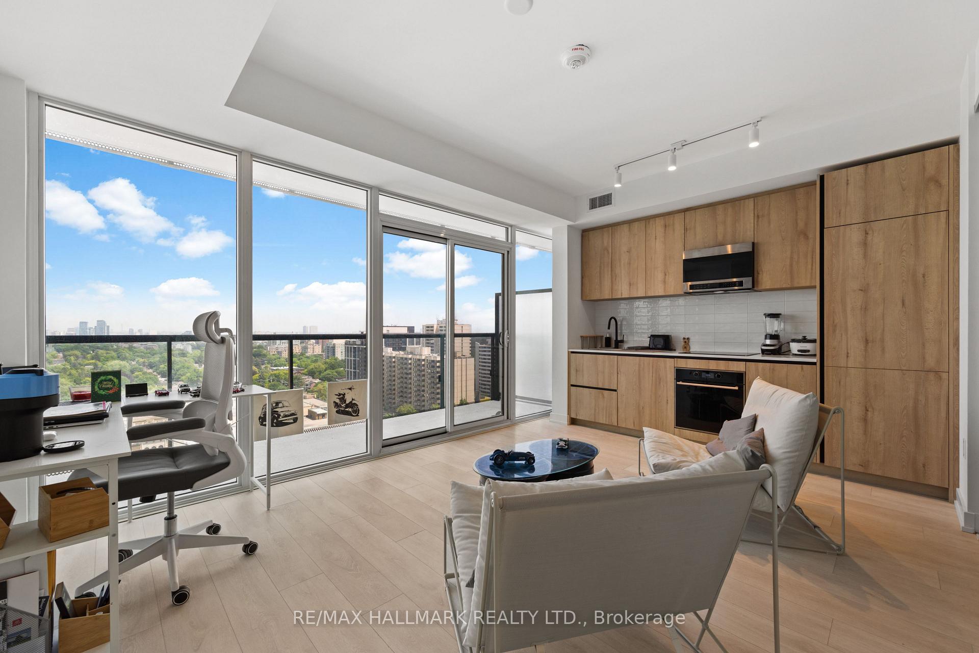 Front of Unit 1611, 127 Broadway Avenue