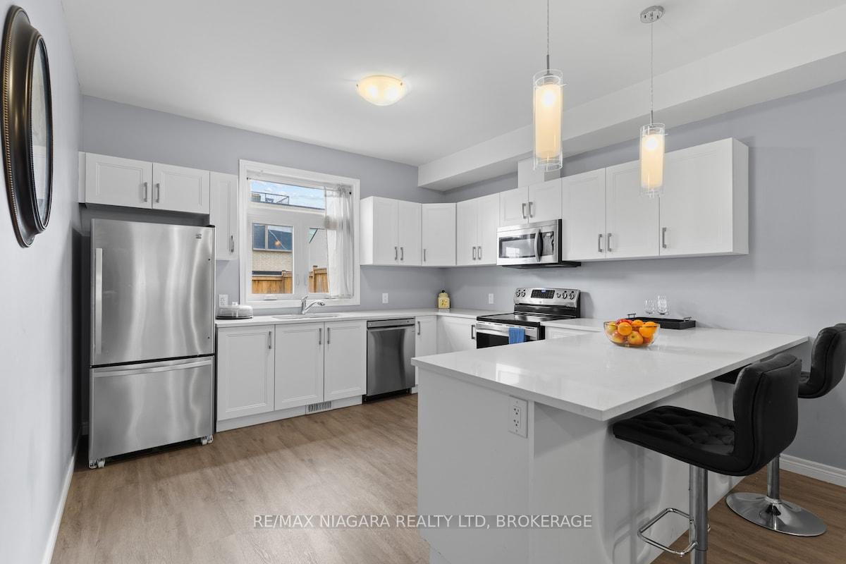 Photo 8 of 153 Summersides Boulevard, Pelham, Fonthill — HOMEH