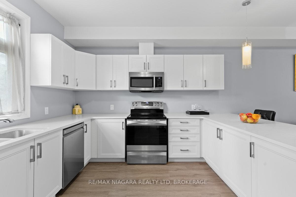 Photo 9 of 153 Summersides Boulevard, Pelham, Fonthill — HOMEH