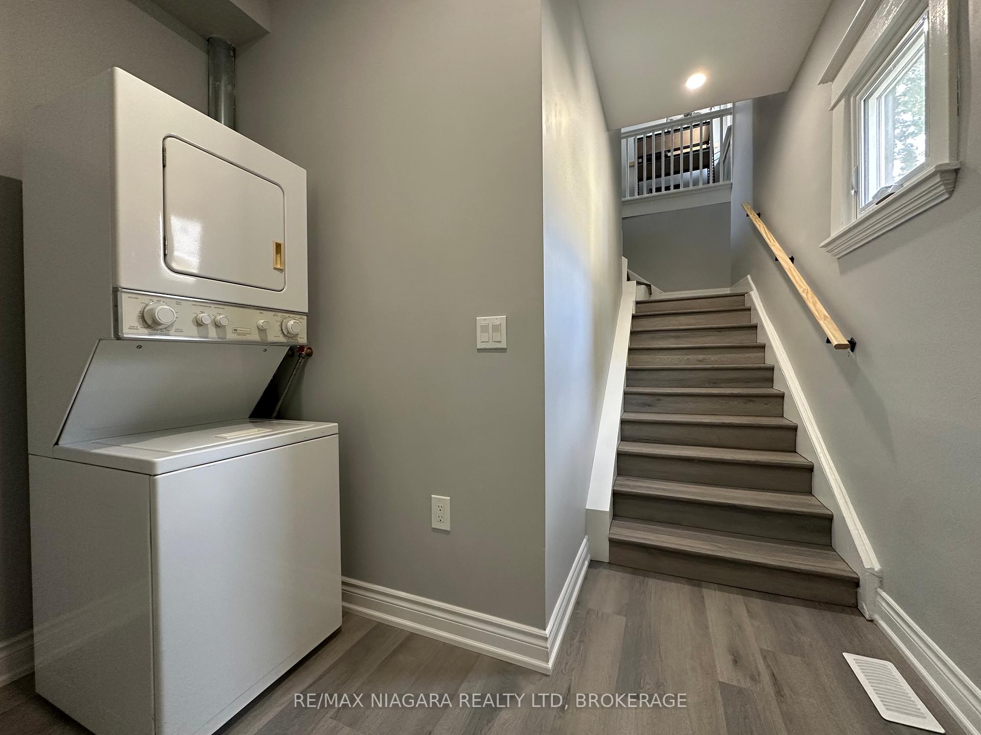 Photo 4 of Unit unit B, 27 Water Street, St. Catharines, Downtown — HOMEH
