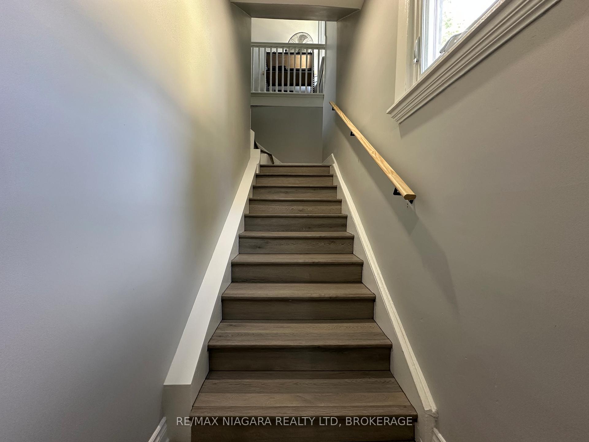Photo 6 of Unit unit B, 27 Water Street, St. Catharines, Downtown — HOMEH