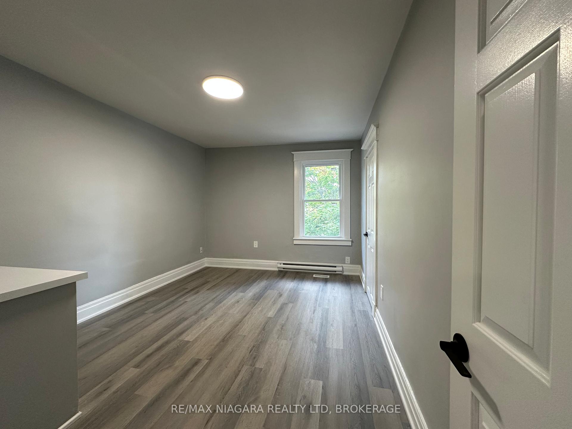 Photo 10 of Unit unit B, 27 Water Street, St. Catharines, Downtown — HOMEH