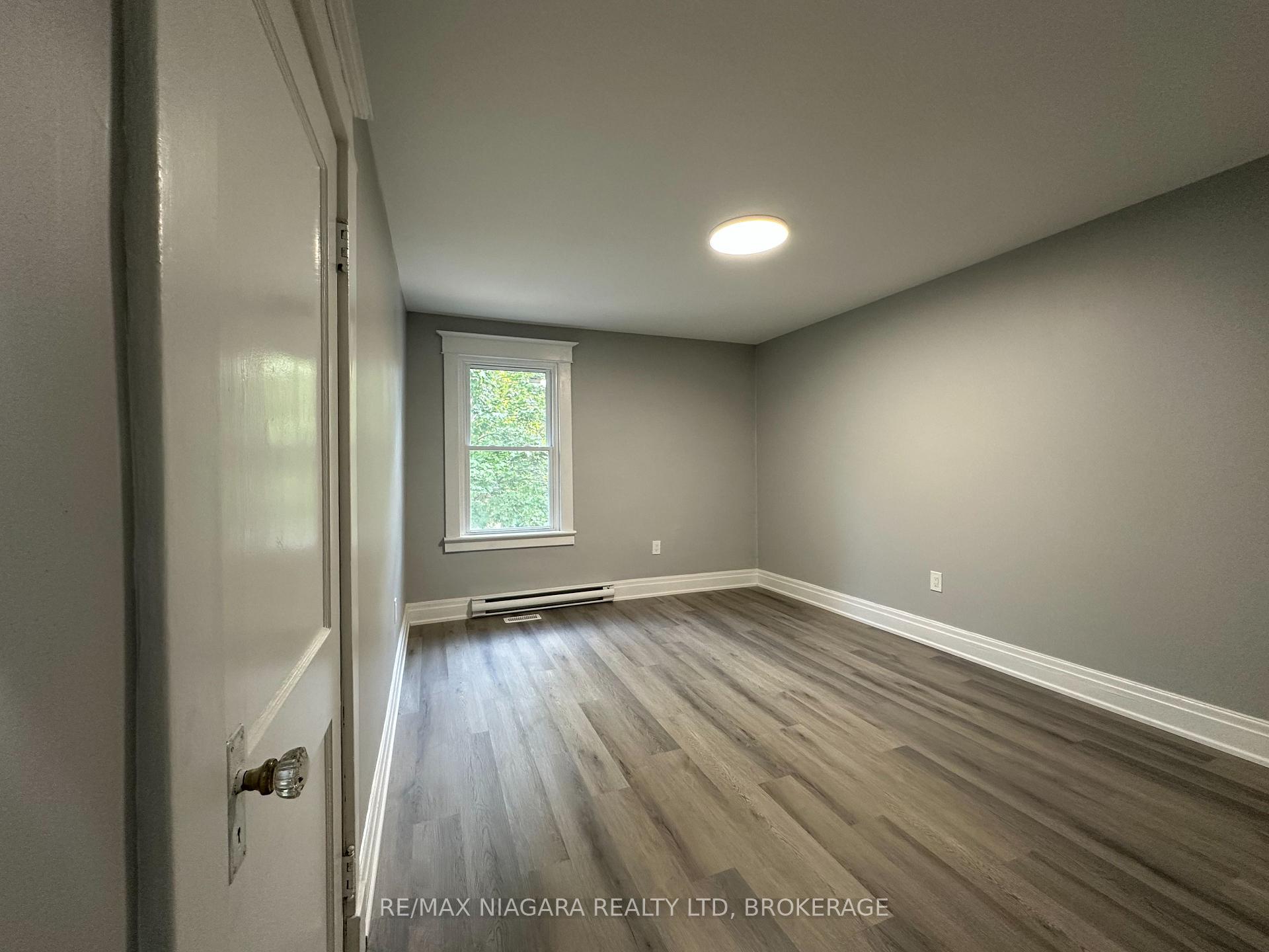 Photo 12 of Unit unit B, 27 Water Street, St. Catharines, Downtown — HOMEH