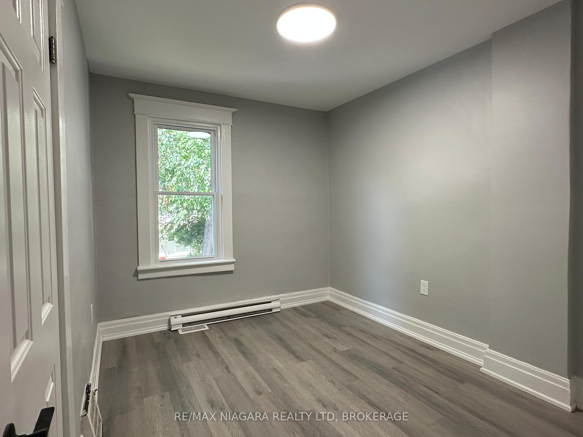 Photo 14 of Unit unit B, 27 Water Street, St. Catharines, Downtown — HOMEH