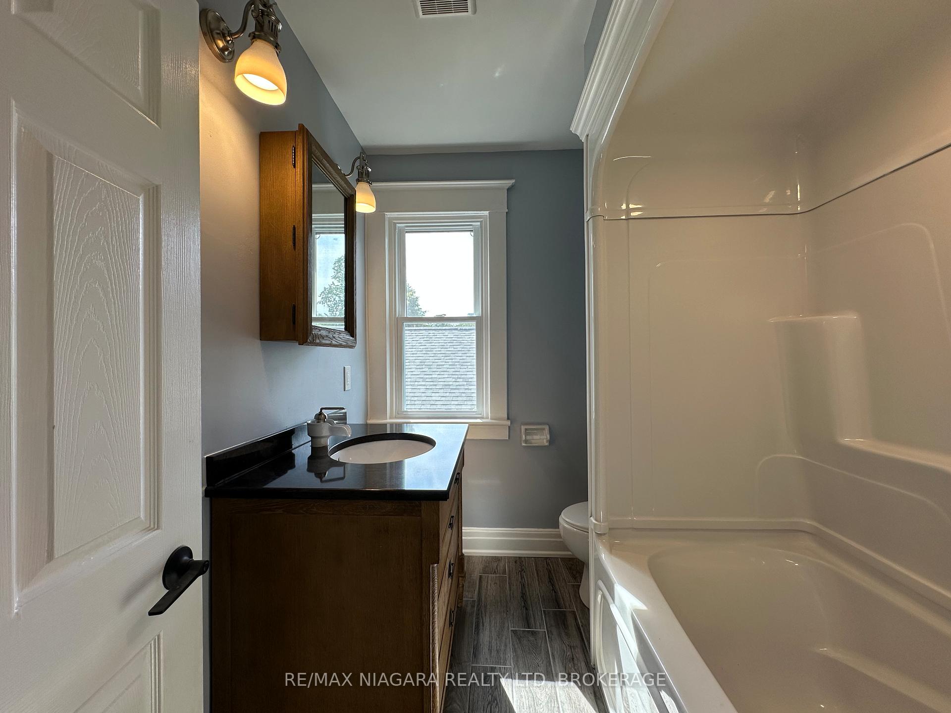 Photo 16 of Unit unit B, 27 Water Street, St. Catharines, Downtown — HOMEH