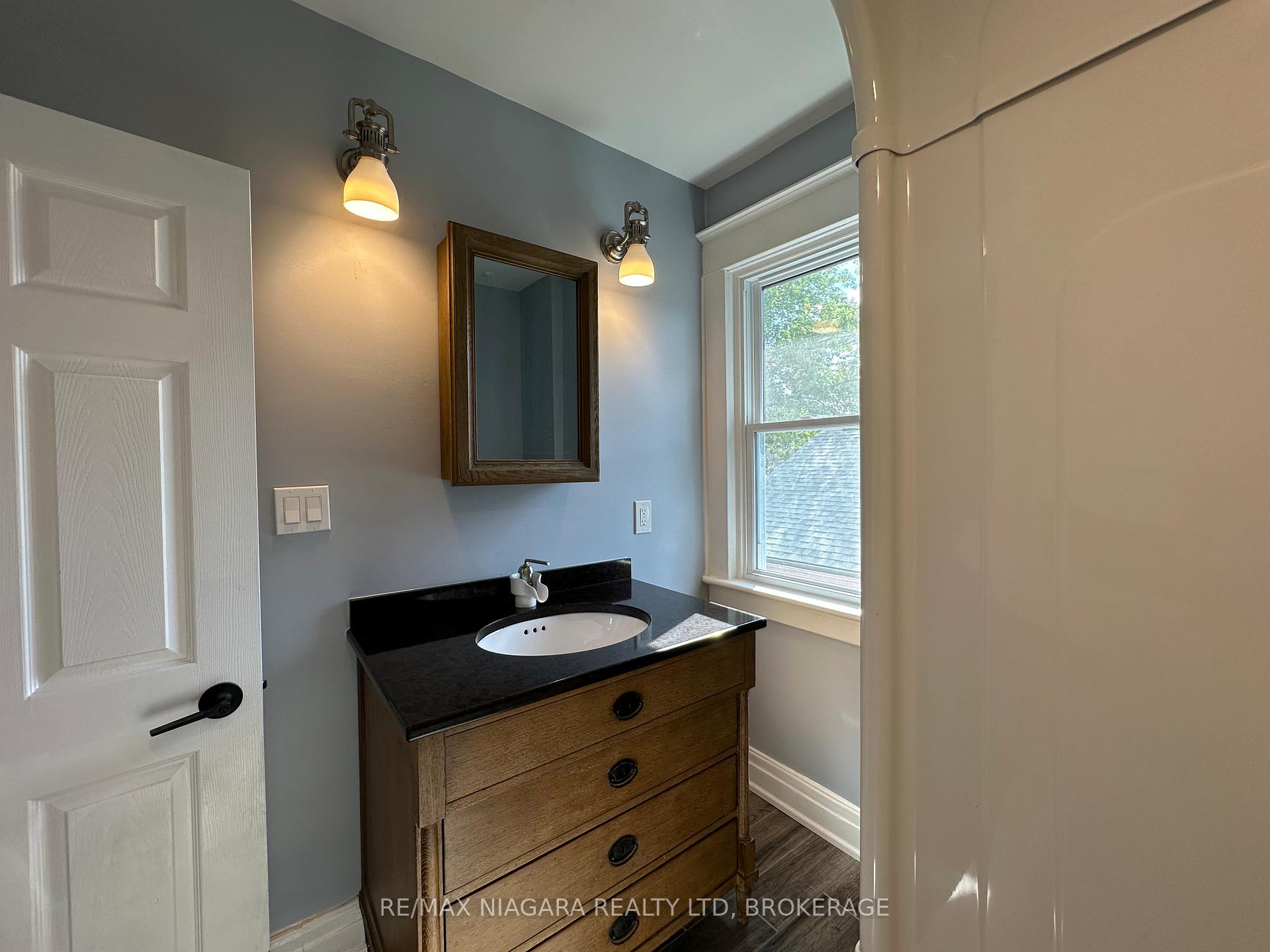 Photo 17 of Unit unit B, 27 Water Street, St. Catharines, Downtown — HOMEH