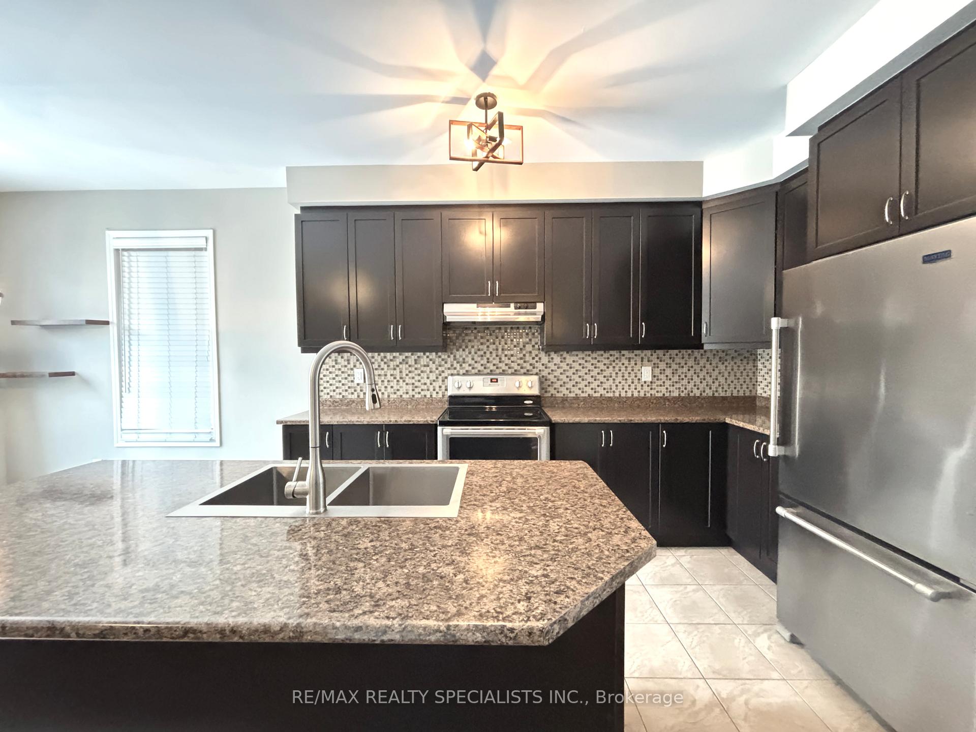 Photo 4 of 227 Spring Creek Drive, Hamilton, Waterdown — HOMEH