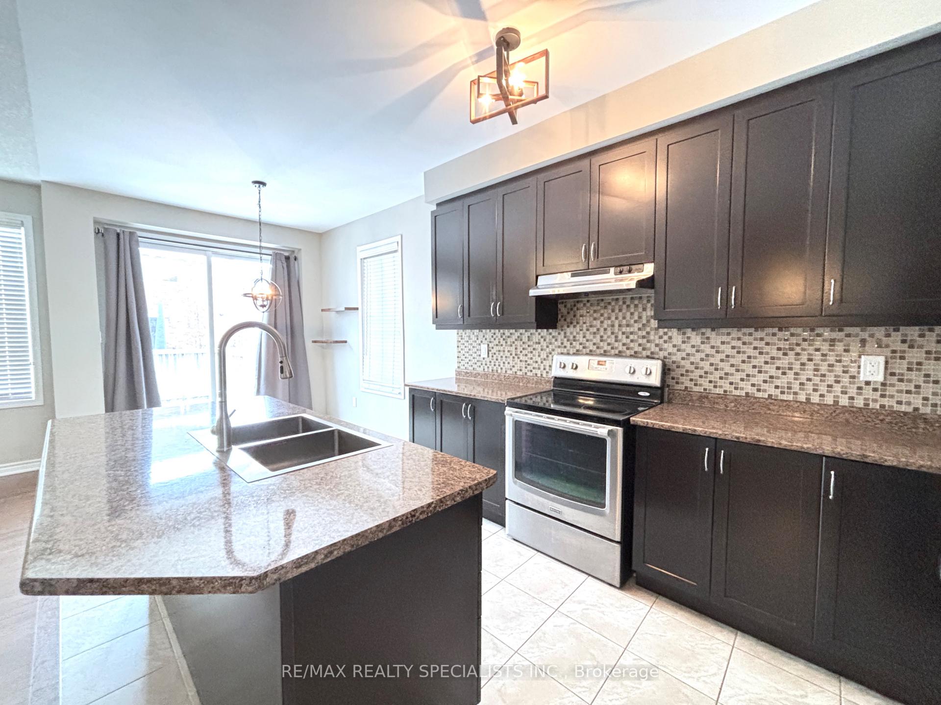 Photo 5 of 227 Spring Creek Drive, Hamilton, Waterdown — HOMEH