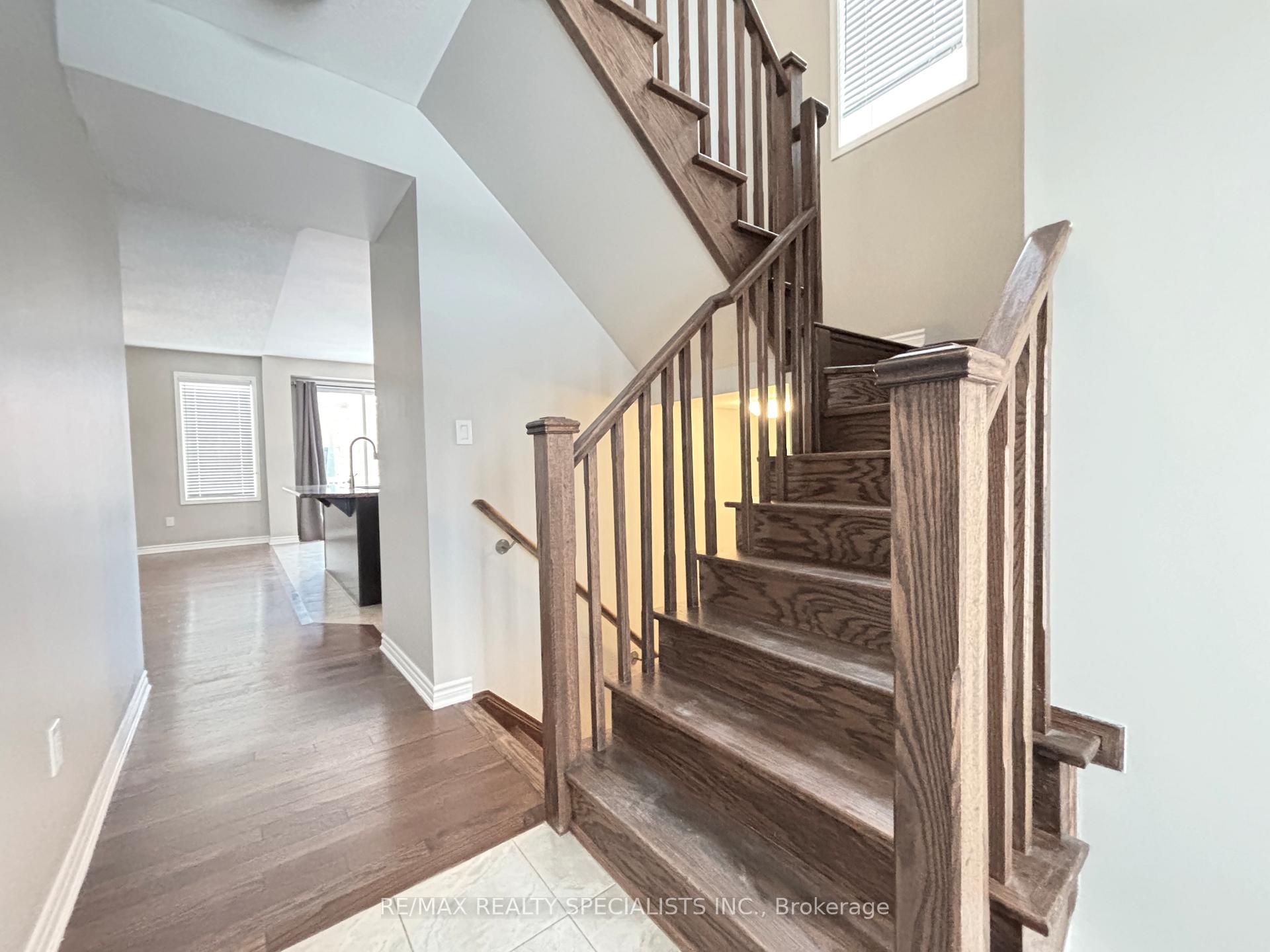 Photo 7 of 227 Spring Creek Drive, Hamilton, Waterdown — HOMEH