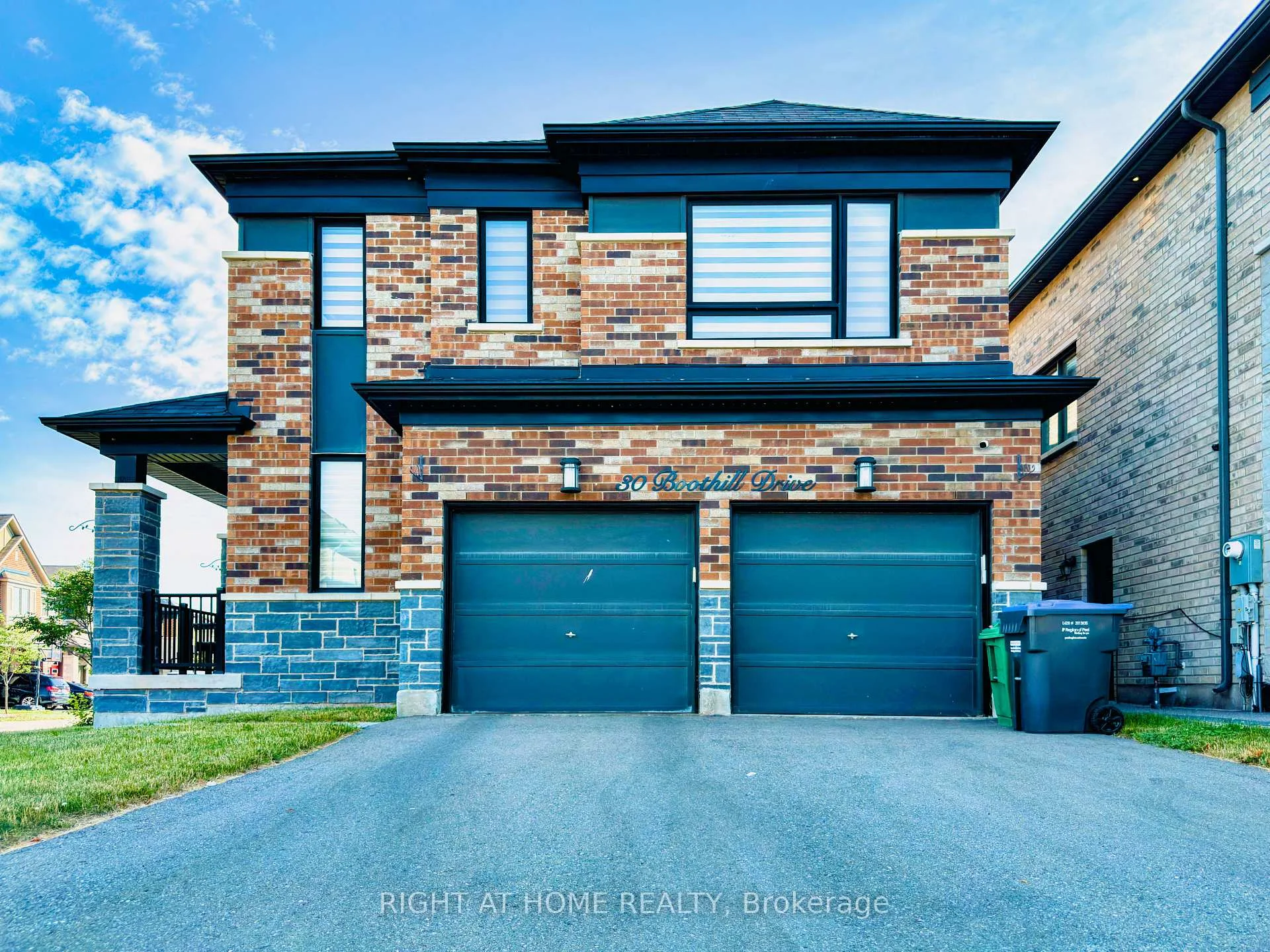 Photo 5 of 30 Boothill Drive, Brampton, Northwest Brampton — HOMEH