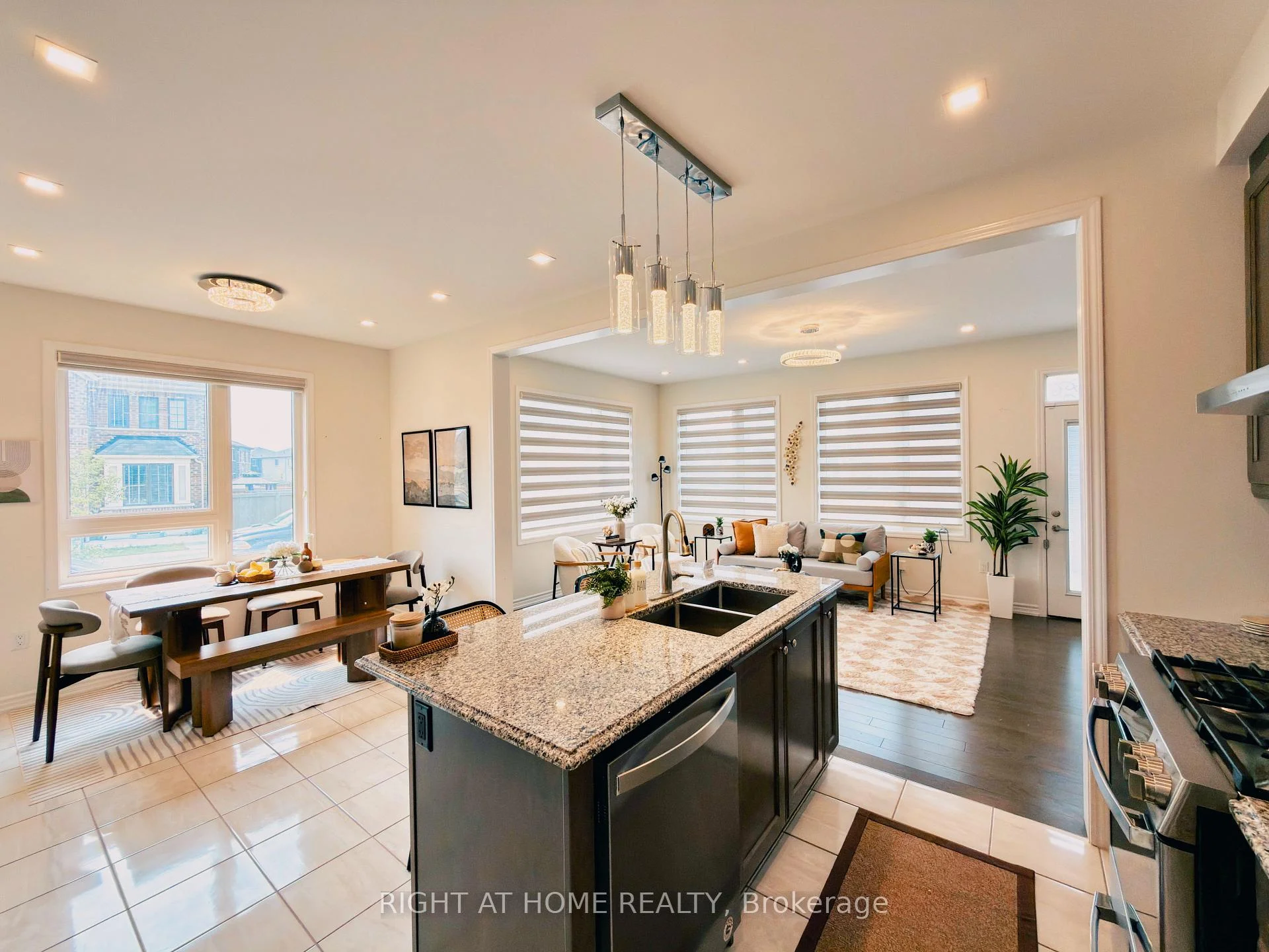 Photo 13 of 30 Boothill Drive, Brampton, Northwest Brampton — HOMEH