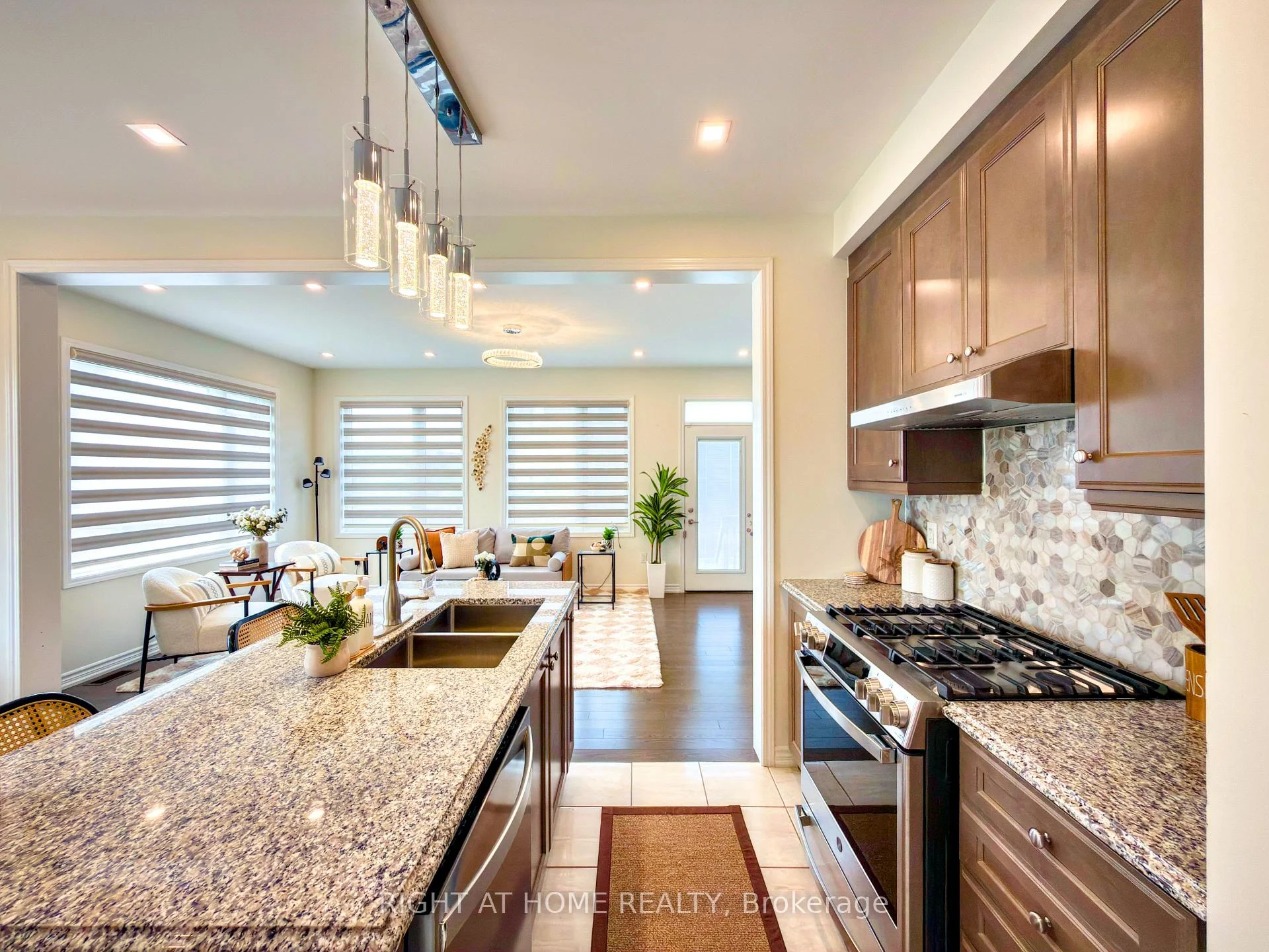 Photo 14 of 30 Boothill Drive, Brampton, Northwest Brampton — HOMEH