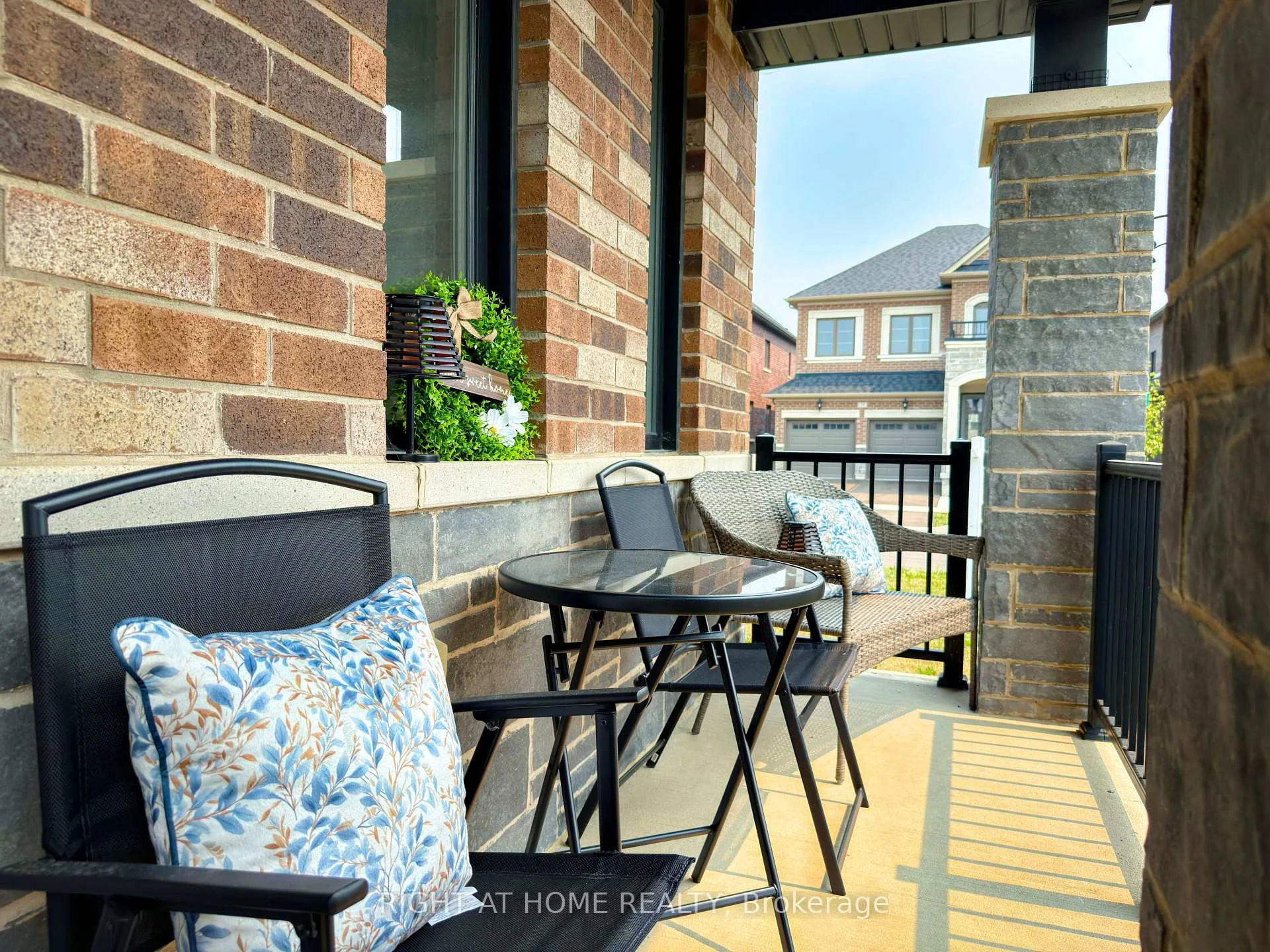 Photo 39 of 30 Boothill Drive, Brampton, Northwest Brampton — HOMEH