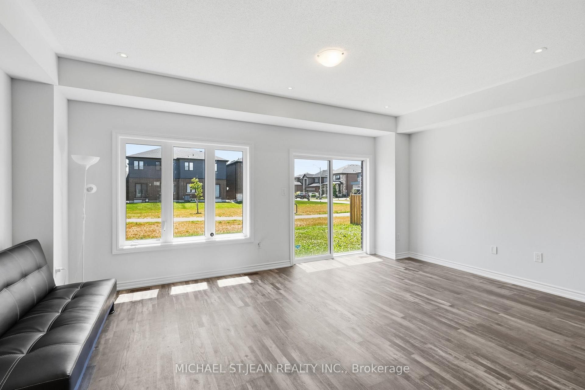 Photo 7 of 33 Admiral Road, Welland, Hwy 406/Welland — HOMEH