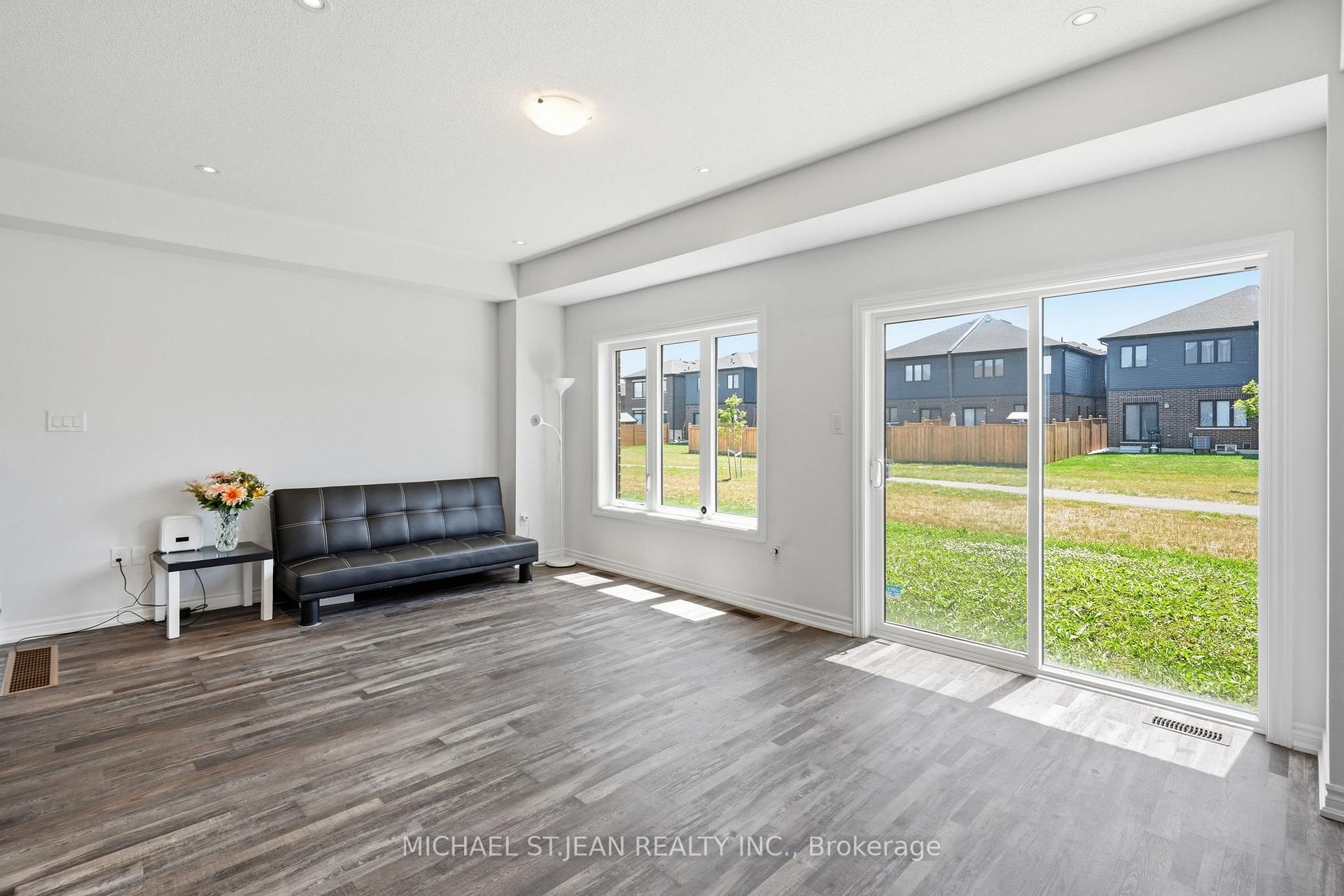 Photo 11 of 33 Admiral Road, Welland, Hwy 406/Welland — HOMEH