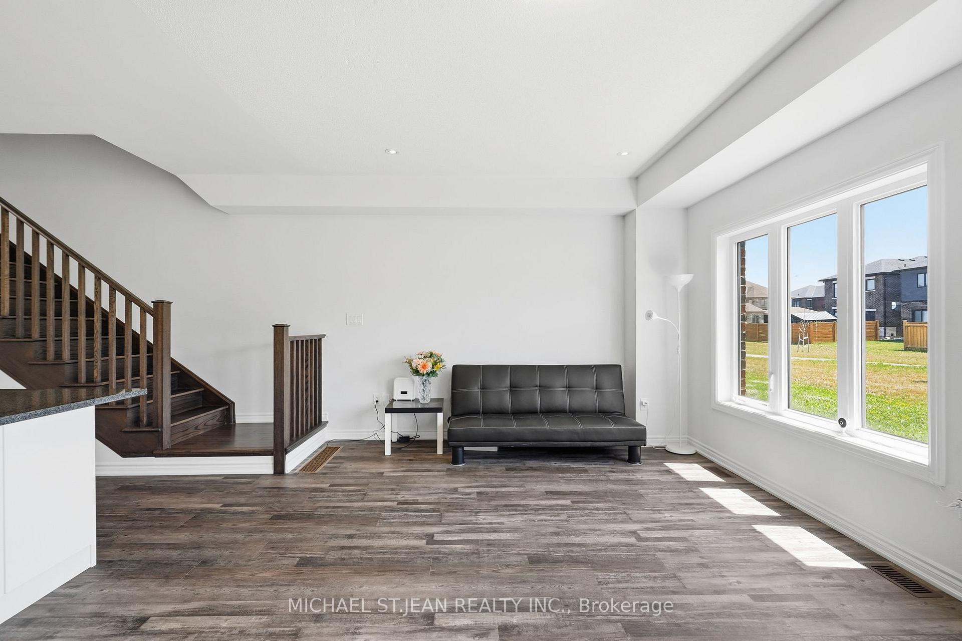 Photo 12 of 33 Admiral Road, Welland, Hwy 406/Welland — HOMEH