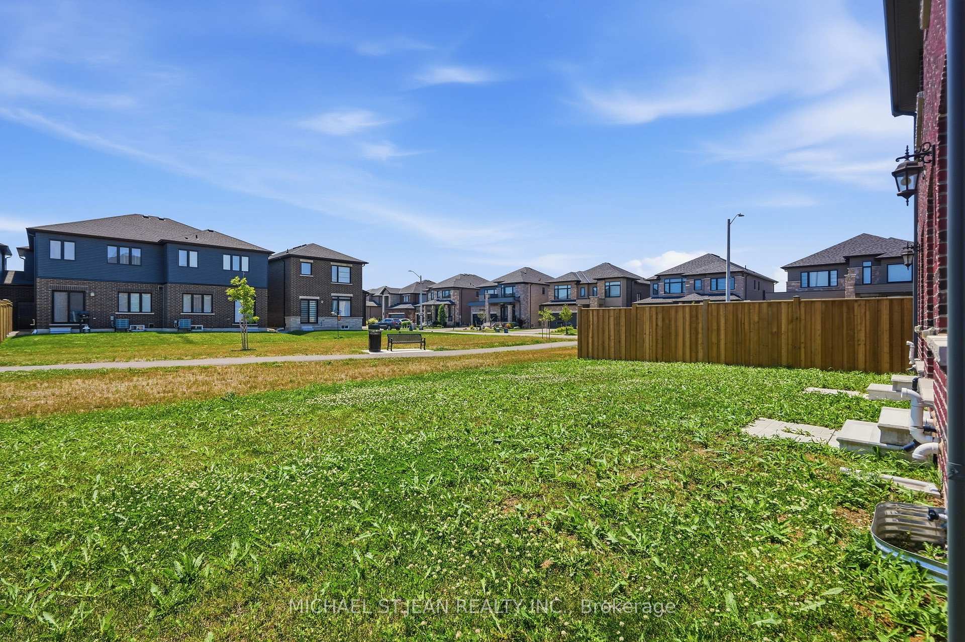 Photo 41 of 33 Admiral Road, Welland, Hwy 406/Welland — HOMEH