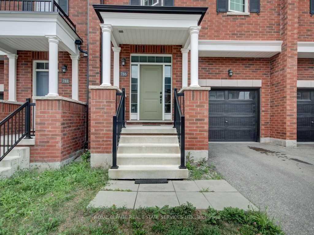 Photo 2 of 786 Banks Crescent, Milton, Willmott — HOMEH