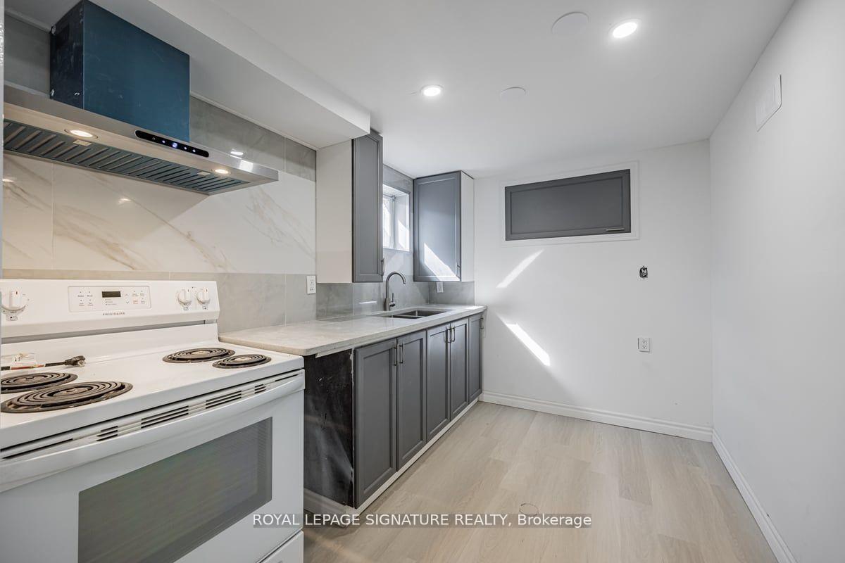 Photo 6 of Unit C, 54 Tuscarora Drive, North York, Pleasant View — HOMEH