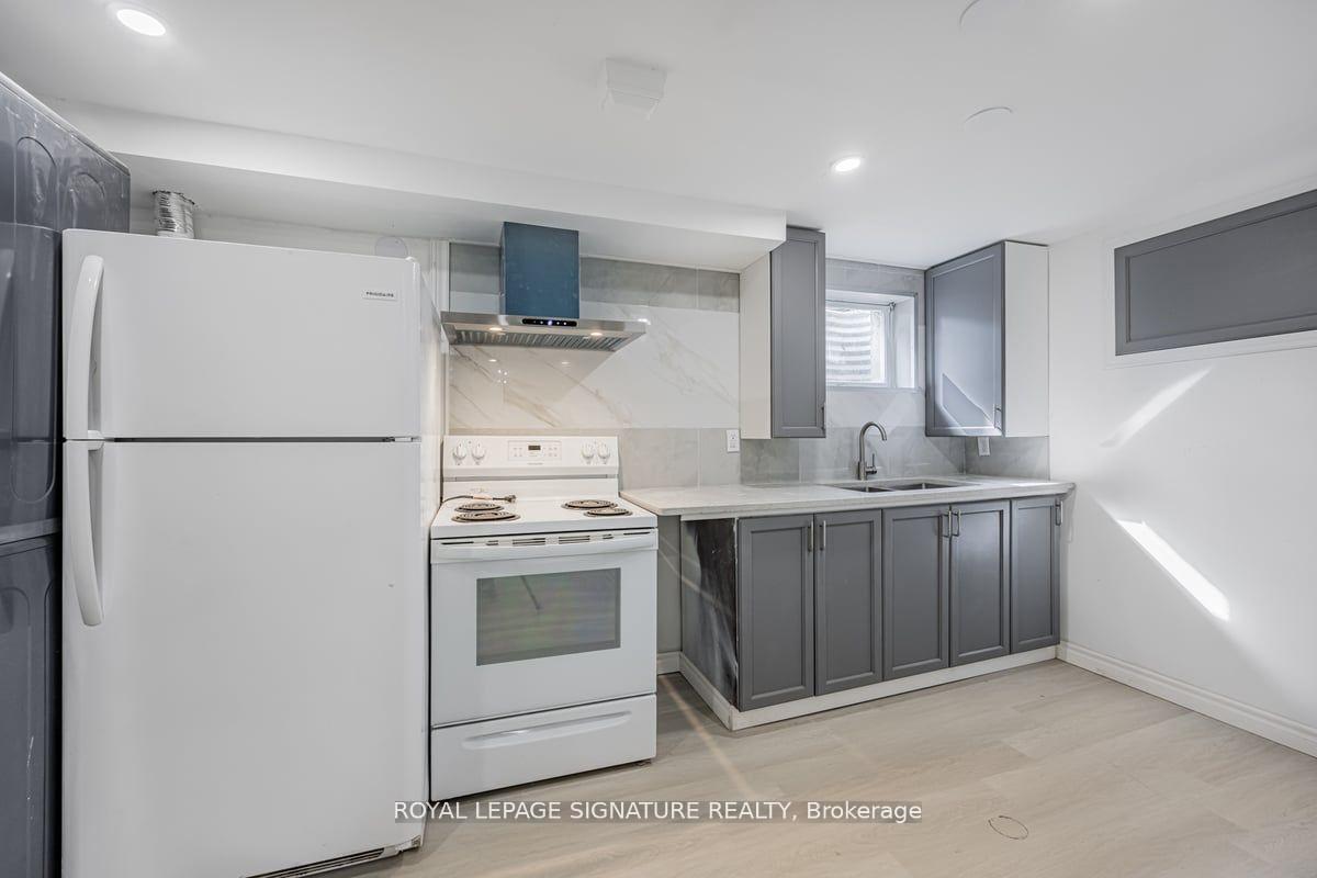 Photo 7 of Unit C, 54 Tuscarora Drive, North York, Pleasant View — HOMEH