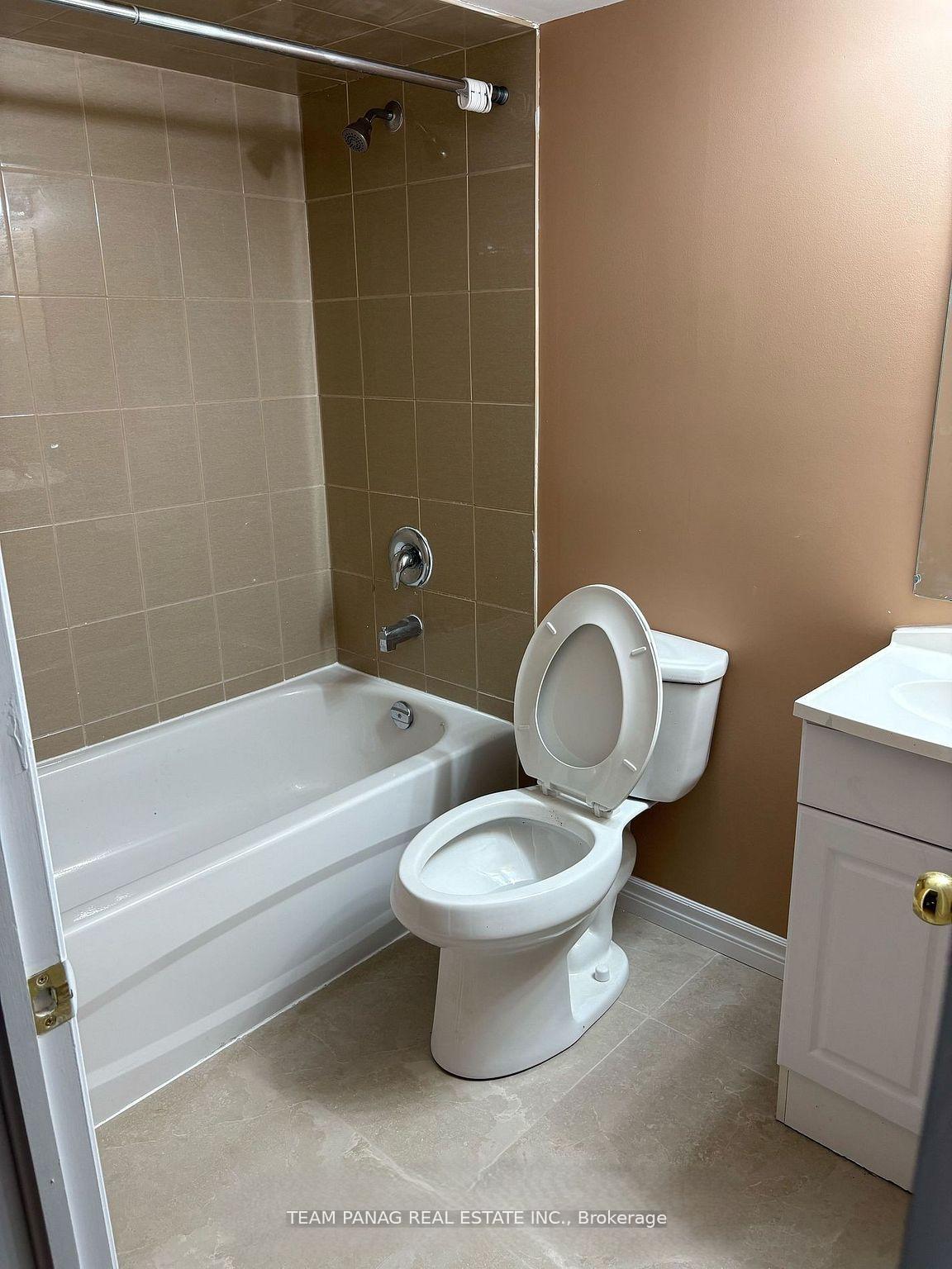 Photo 7 of Unit Basement, 59 Mainard Crescent, Brampton, Sandringham-Wellington — HOMEH