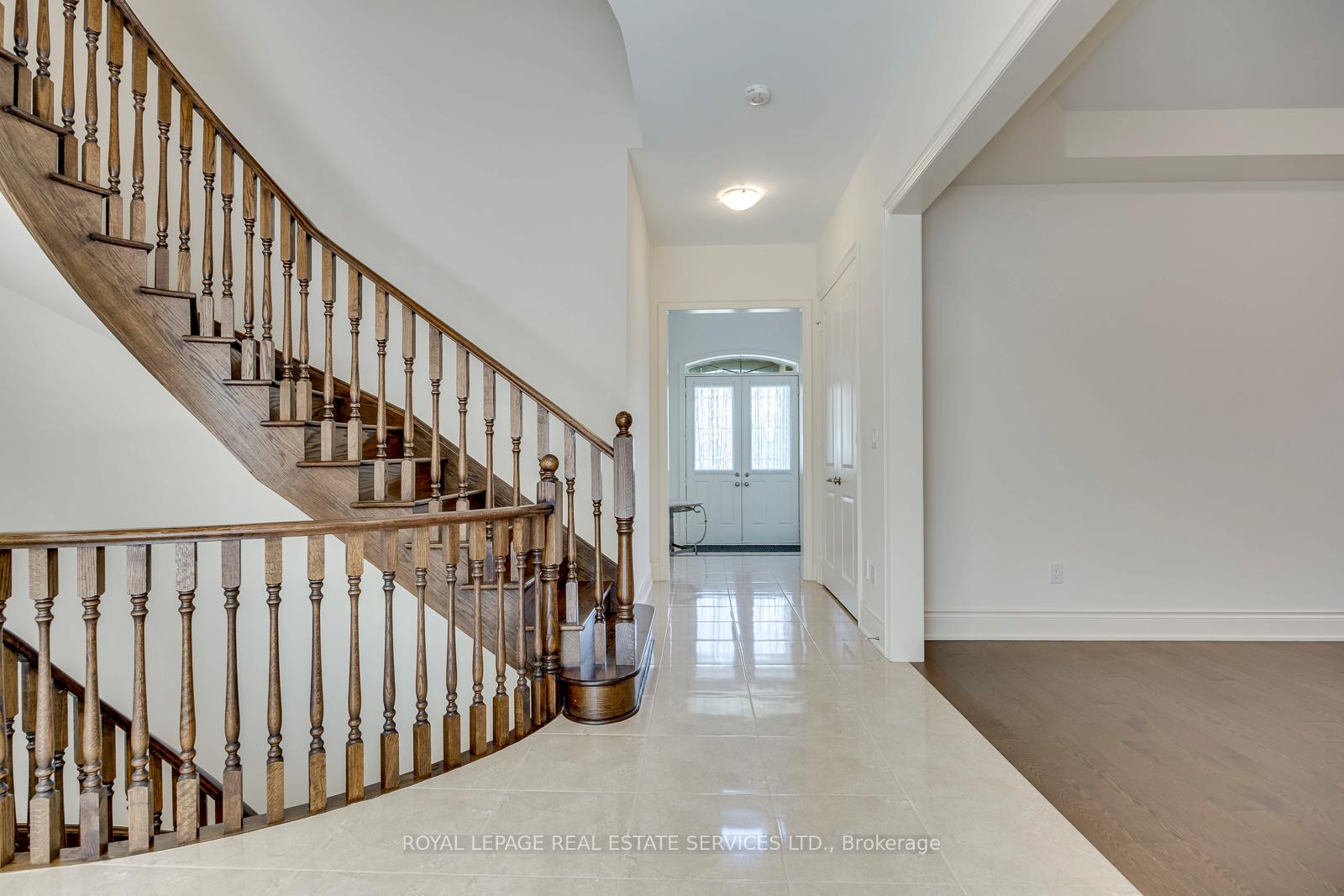 Photo 8 of 60 Avanti Crescent, Hamilton, Waterdown — HOMEH