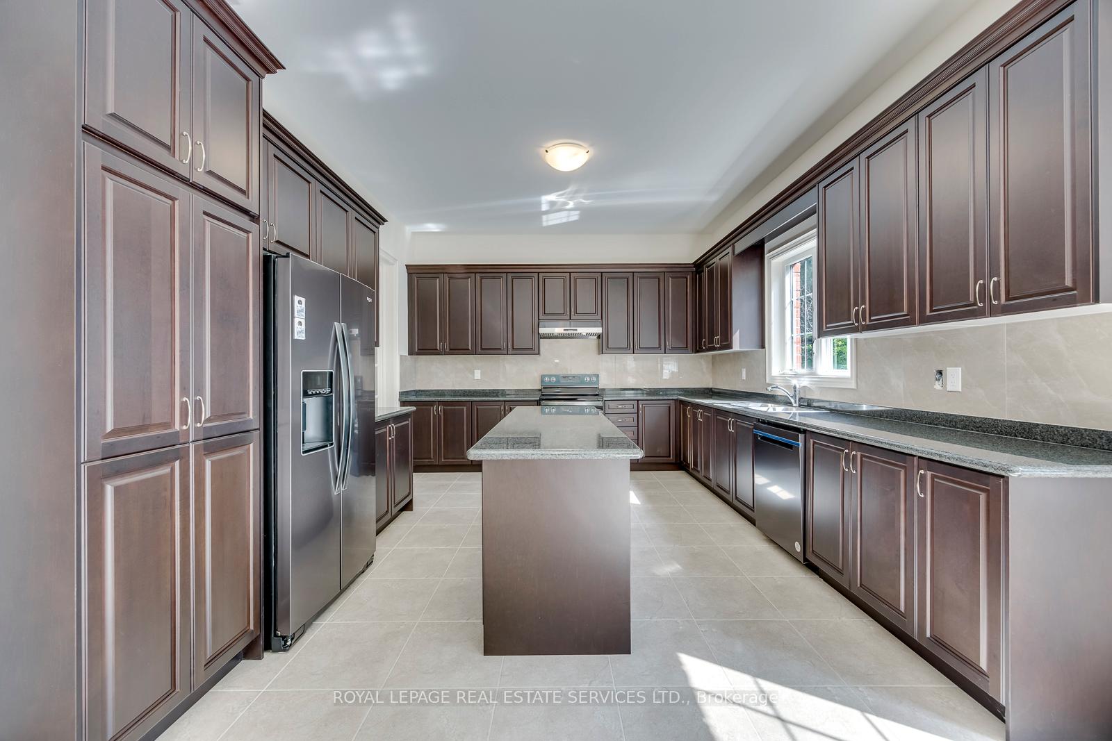 Photo 11 of 60 Avanti Crescent, Hamilton, Waterdown — HOMEH