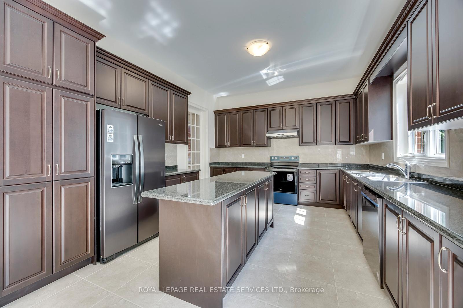Photo 12 of 60 Avanti Crescent, Hamilton, Waterdown — HOMEH