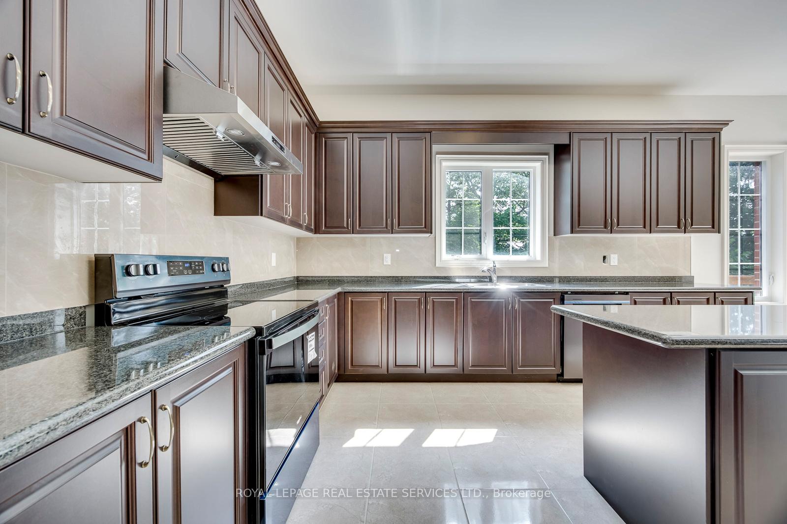 Photo 13 of 60 Avanti Crescent, Hamilton, Waterdown — HOMEH
