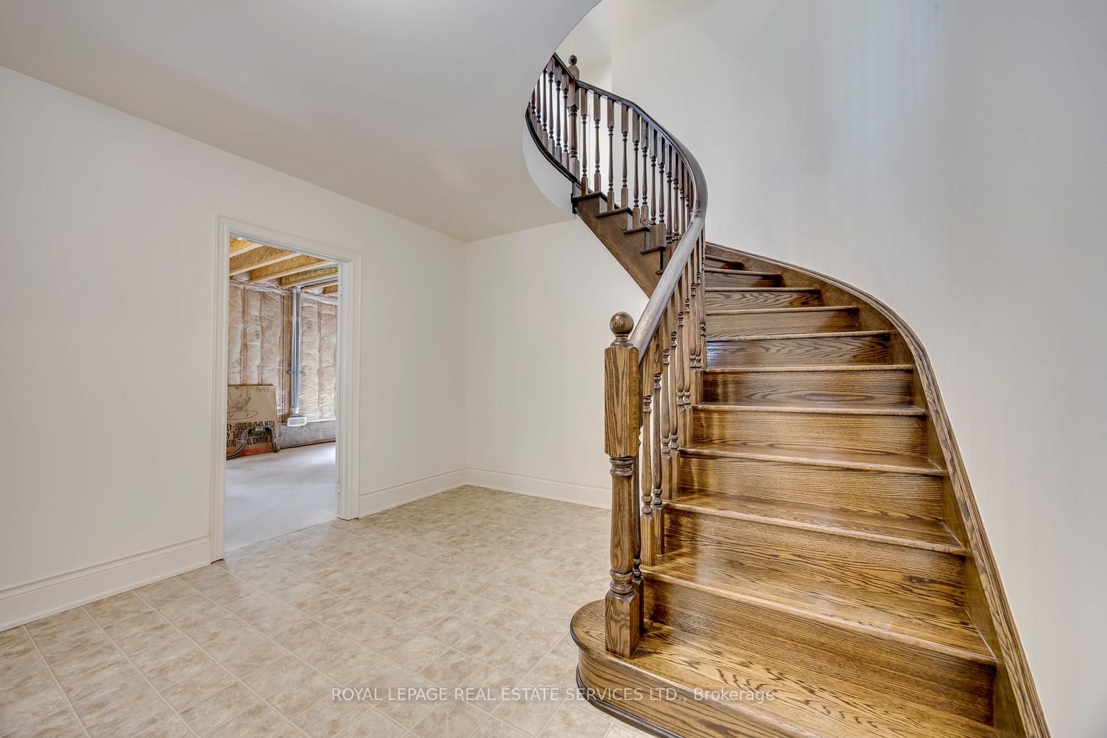 Photo 39 of 60 Avanti Crescent, Hamilton, Waterdown — HOMEH