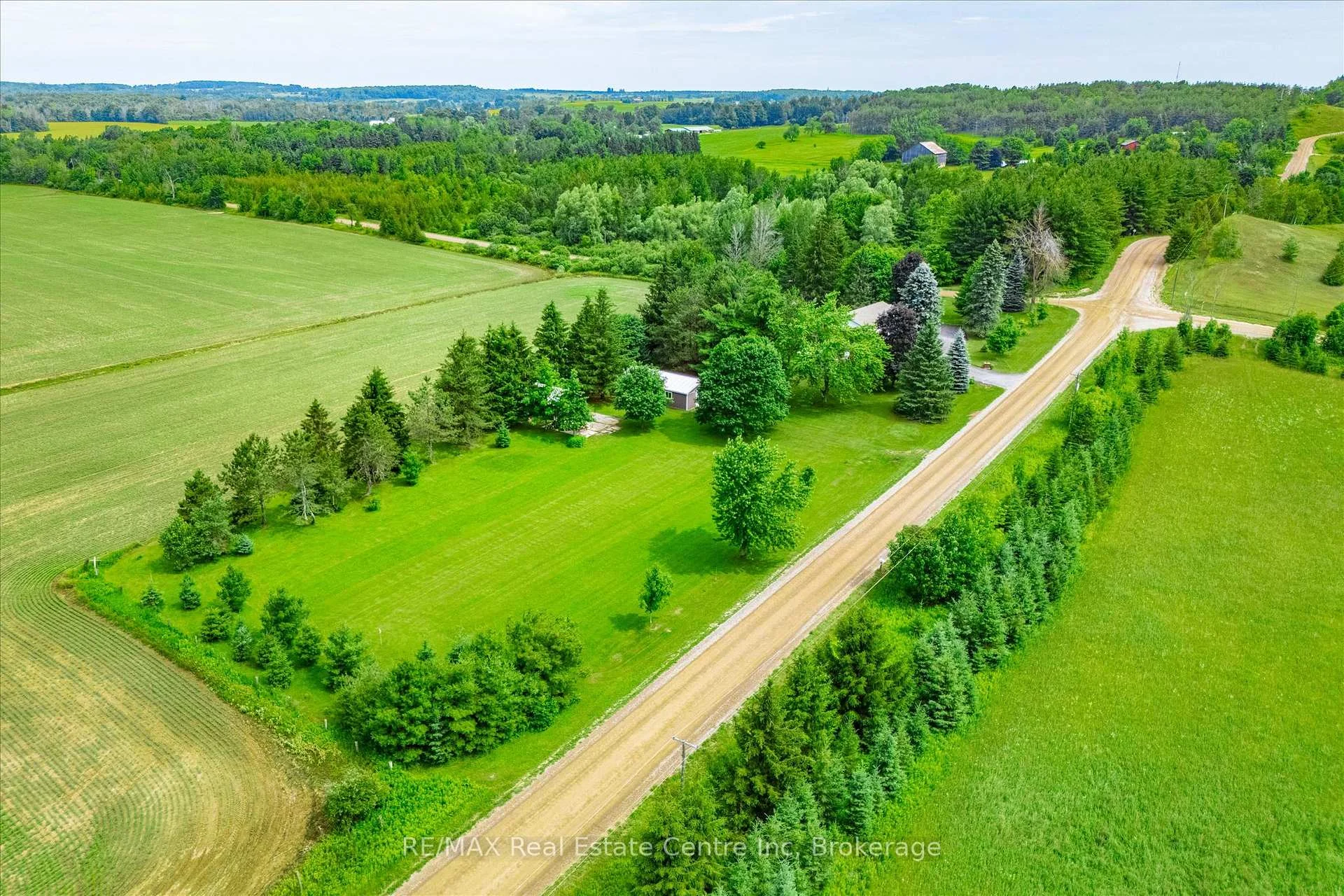 Photo 1 of 9098 27 Side Road, Erin, Rural Erin — HOMEH
