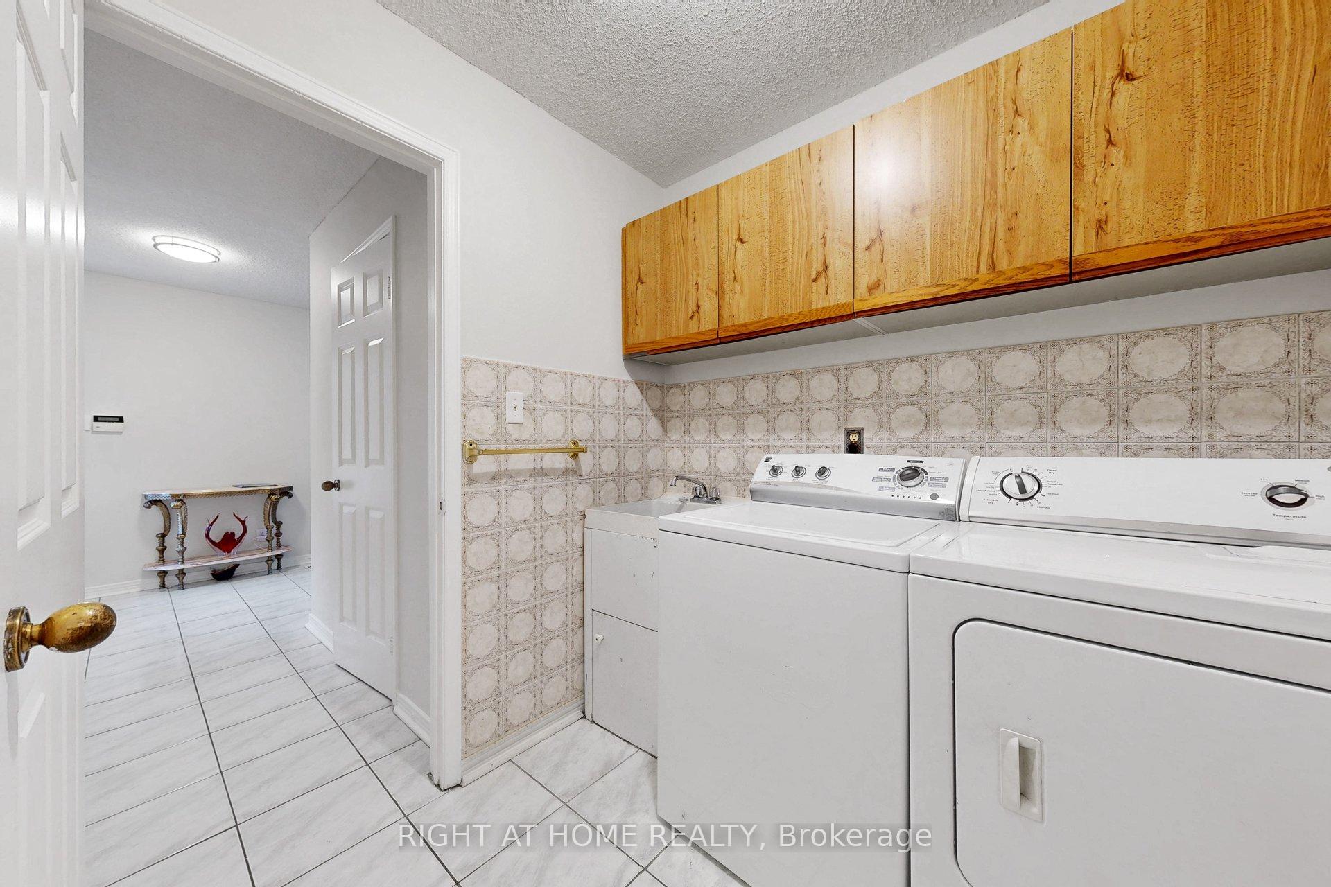 Photo 7 of 103 Heatherton Way, Vaughan, Crestwood-Springfarm-Yorkhill — HOMEH