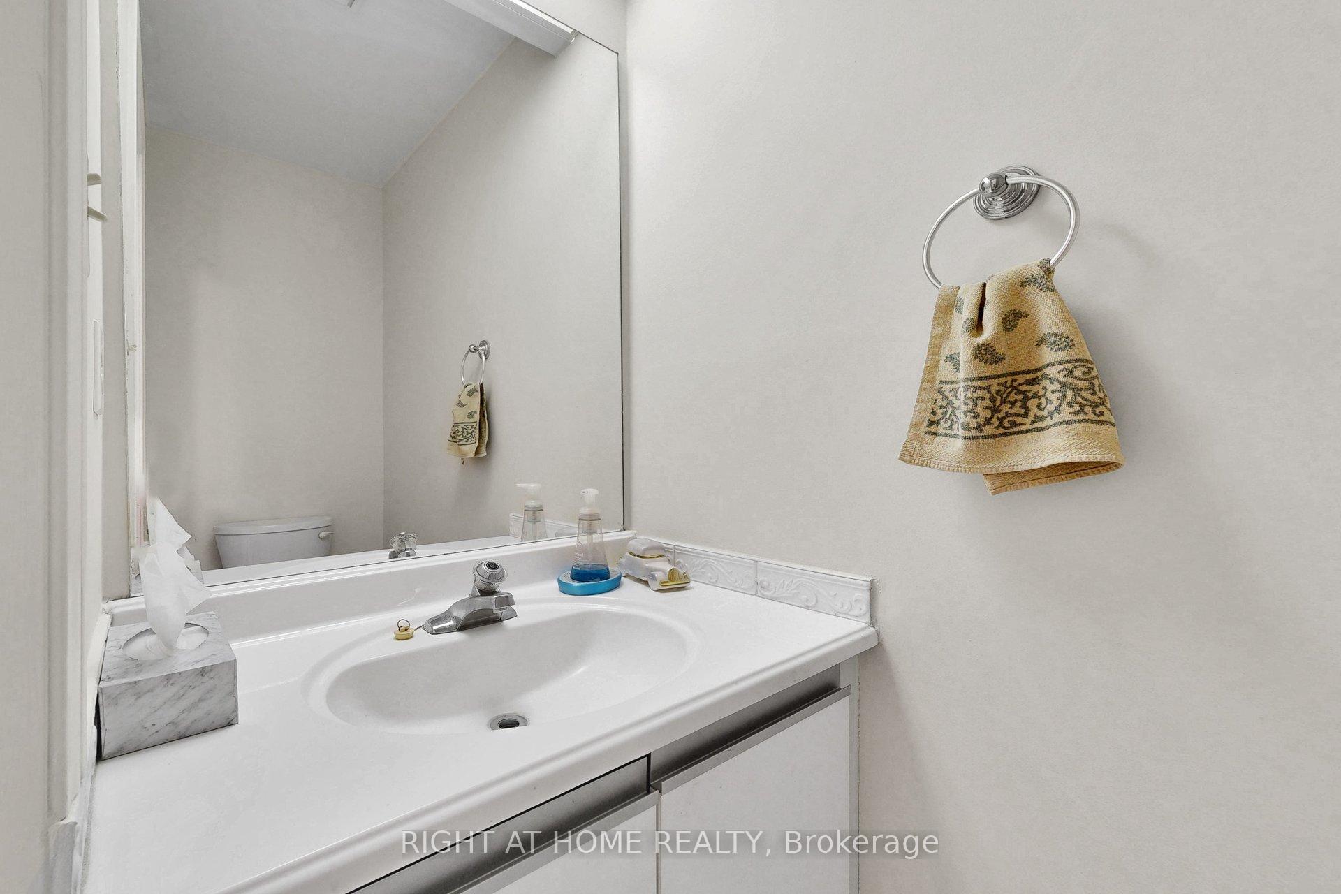 Photo 8 of 103 Heatherton Way, Vaughan, Crestwood-Springfarm-Yorkhill — HOMEH