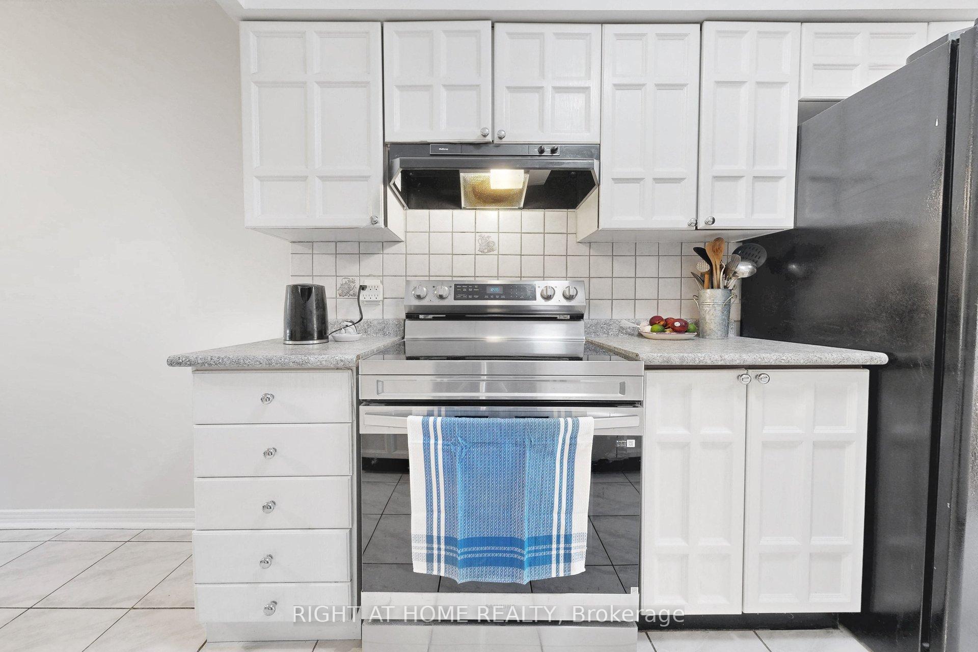 Photo 11 of 103 Heatherton Way, Vaughan, Crestwood-Springfarm-Yorkhill — HOMEH
