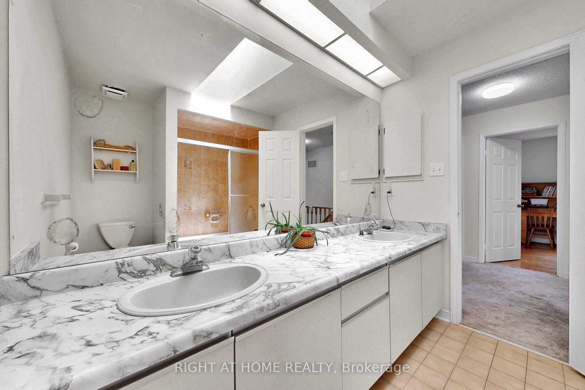 Photo 32 of 103 Heatherton Way, Vaughan, Crestwood-Springfarm-Yorkhill — HOMEH