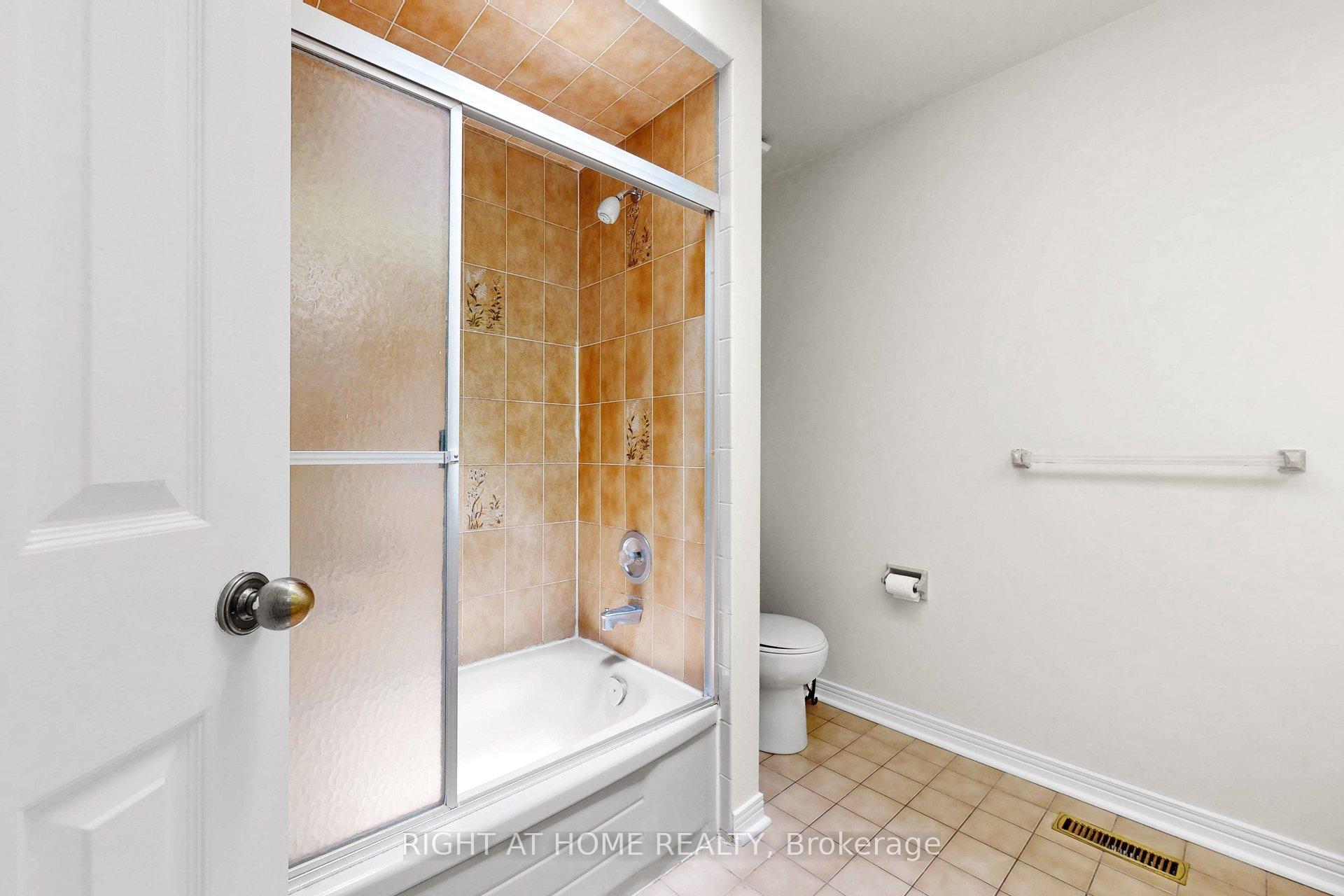 Photo 33 of 103 Heatherton Way, Vaughan, Crestwood-Springfarm-Yorkhill — HOMEH