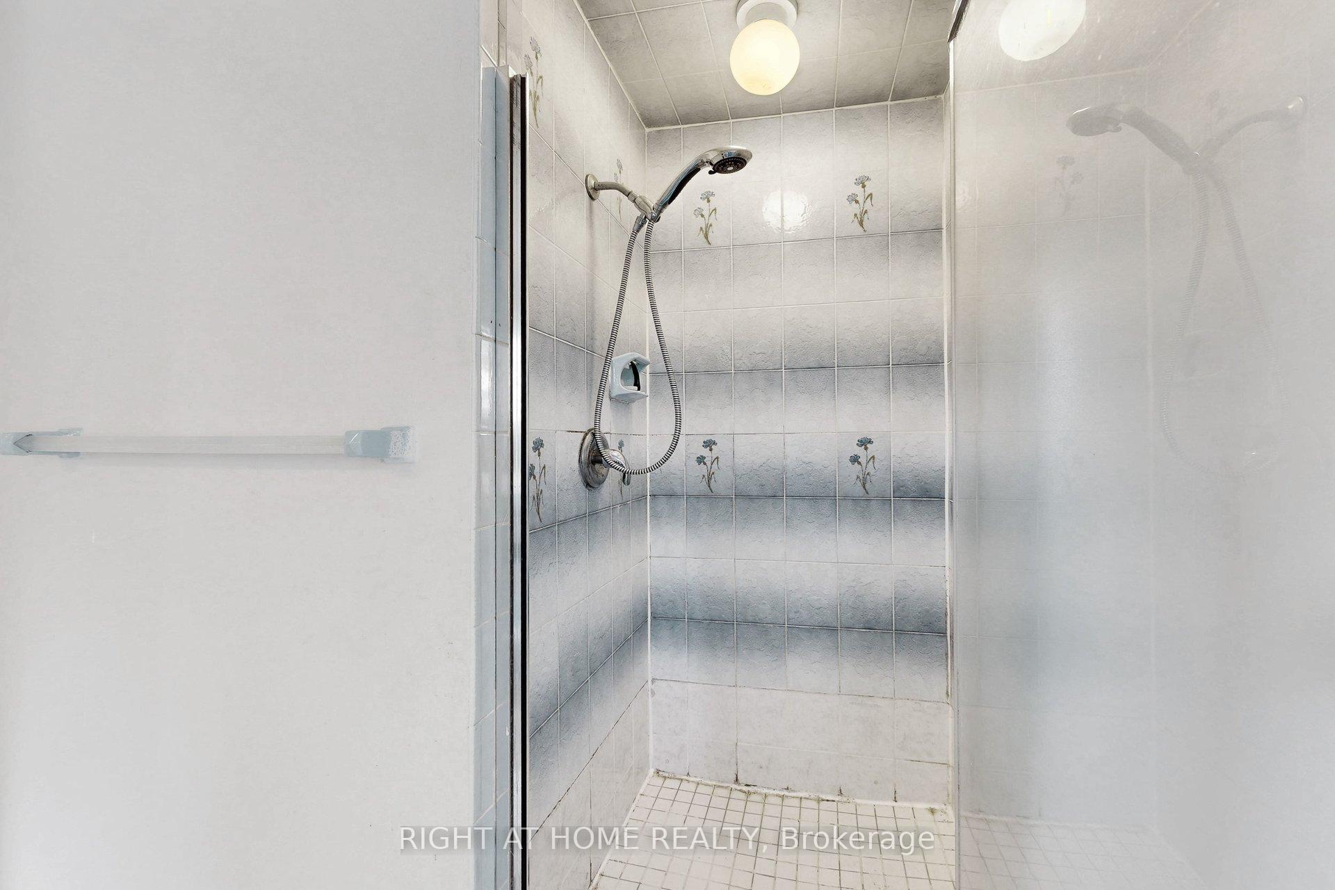 Photo 38 of 103 Heatherton Way, Vaughan, Crestwood-Springfarm-Yorkhill — HOMEH