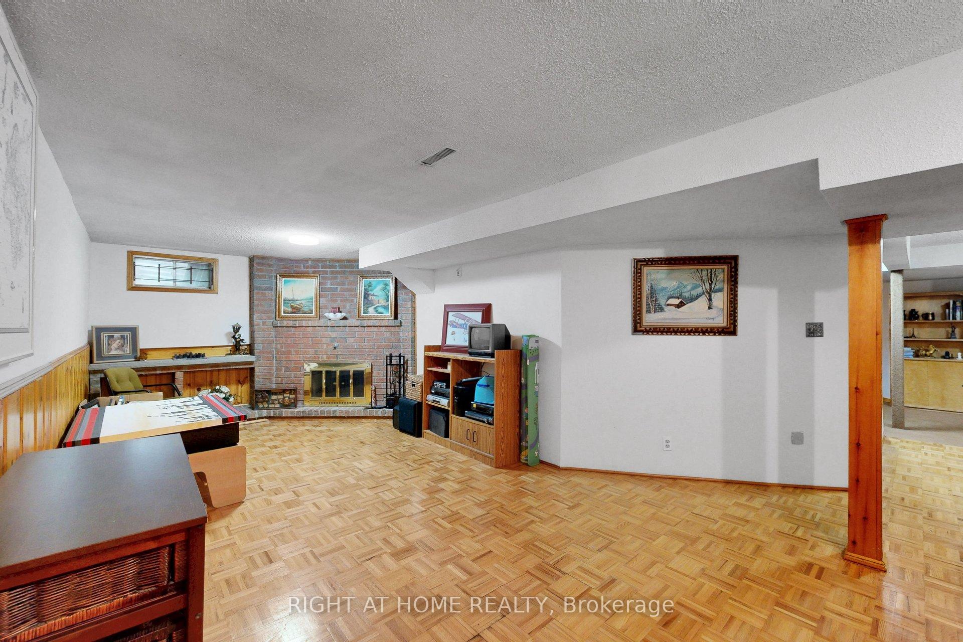 Photo 43 of 103 Heatherton Way, Vaughan, Crestwood-Springfarm-Yorkhill — HOMEH