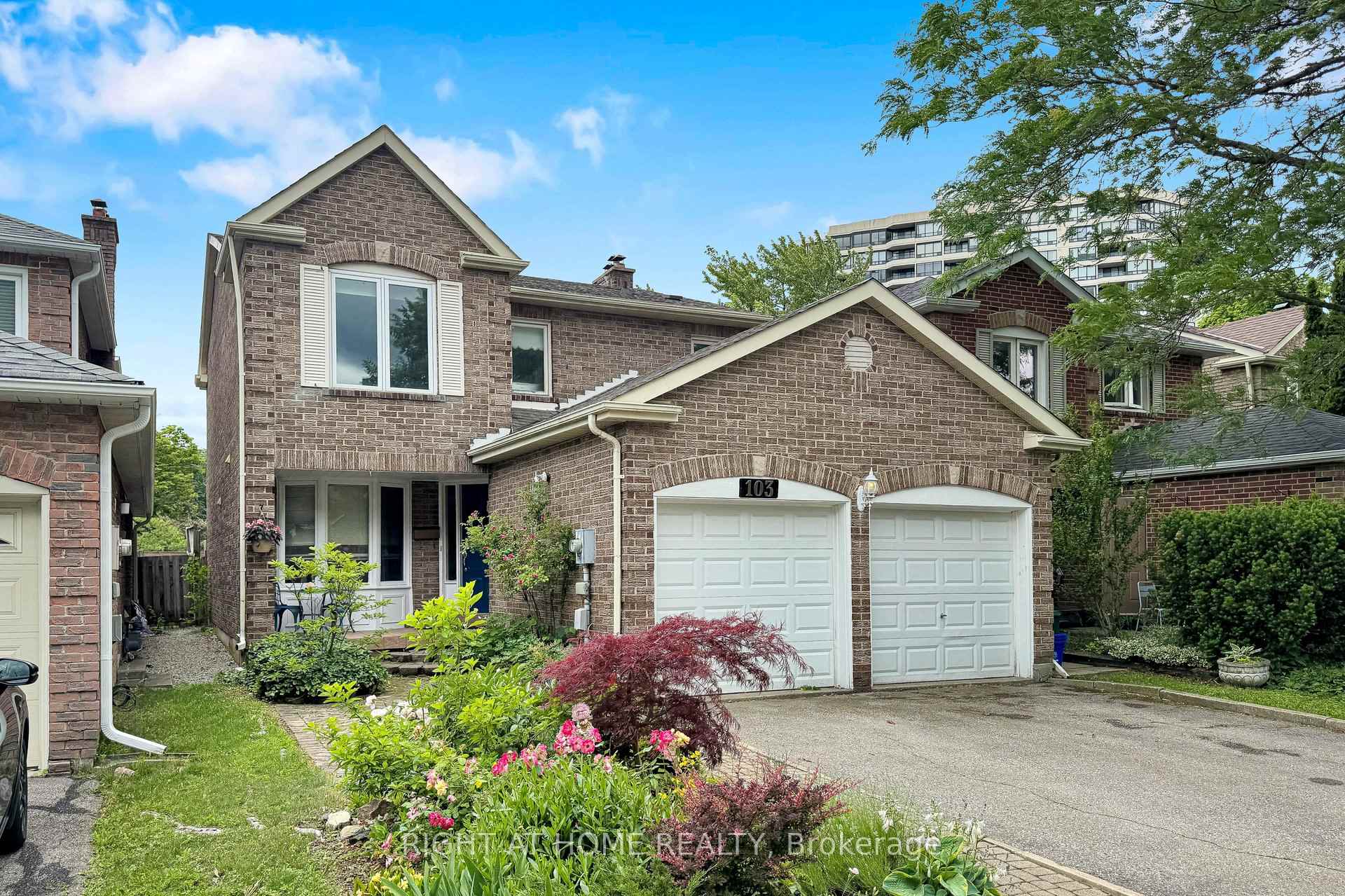 Photo 3 of 103 Heatherton Way, Vaughan, Crestwood-Springfarm-Yorkhill — HOMEH