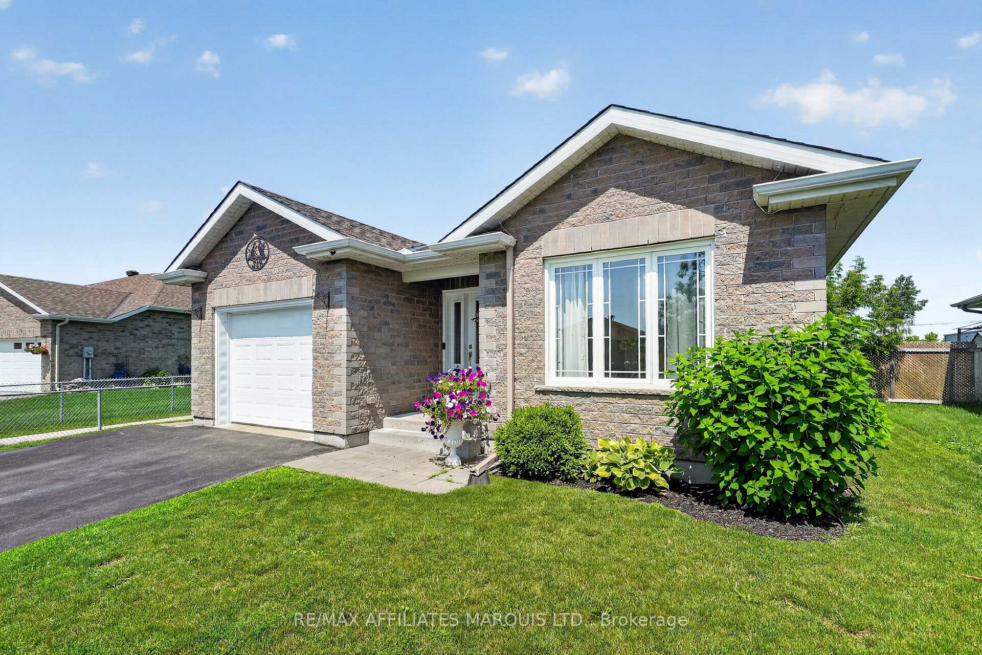 Photo 3 of 348 Glen Nora Drive, Cornwall, Cornwall — HOMEH
