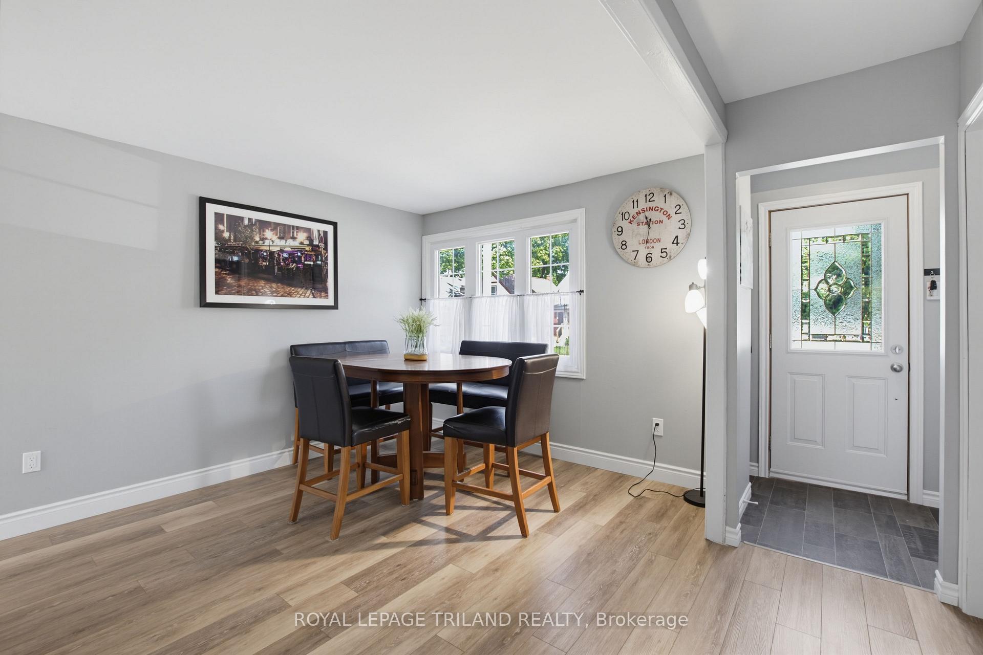 Photo 8 of 75 Connaught Avenue, London, East G — HOMEH