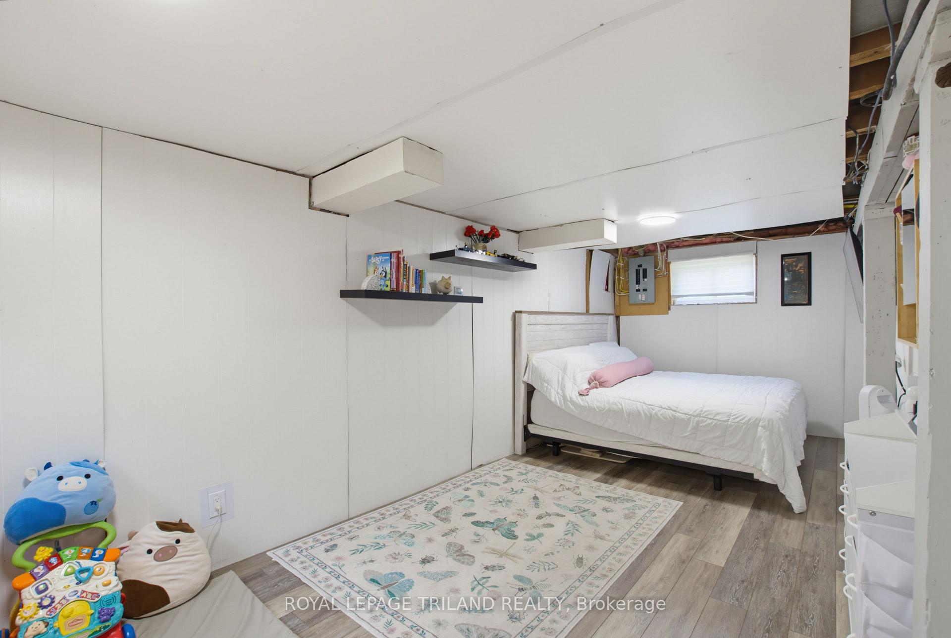 Photo 18 of 75 Connaught Avenue, London, East G — HOMEH