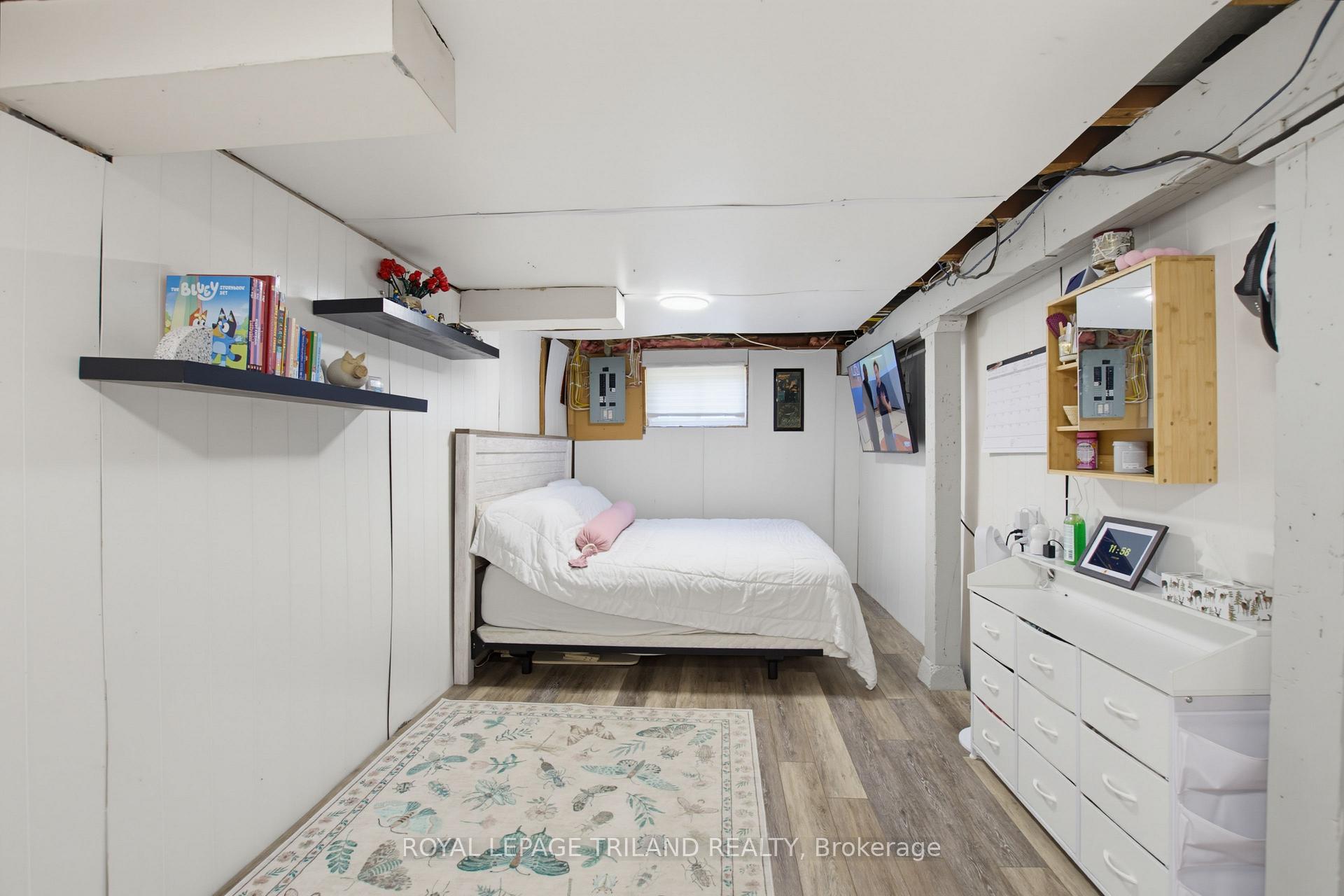 Photo 19 of 75 Connaught Avenue, London, East G — HOMEH