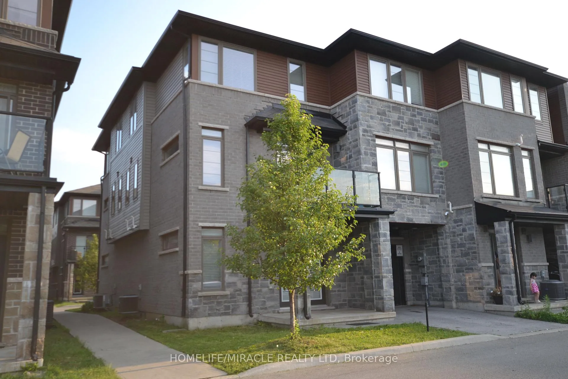 Photo 2 of Unit 159, 30 Times Square Boulevard, Hamilton, Stoney Creek — HOMEH